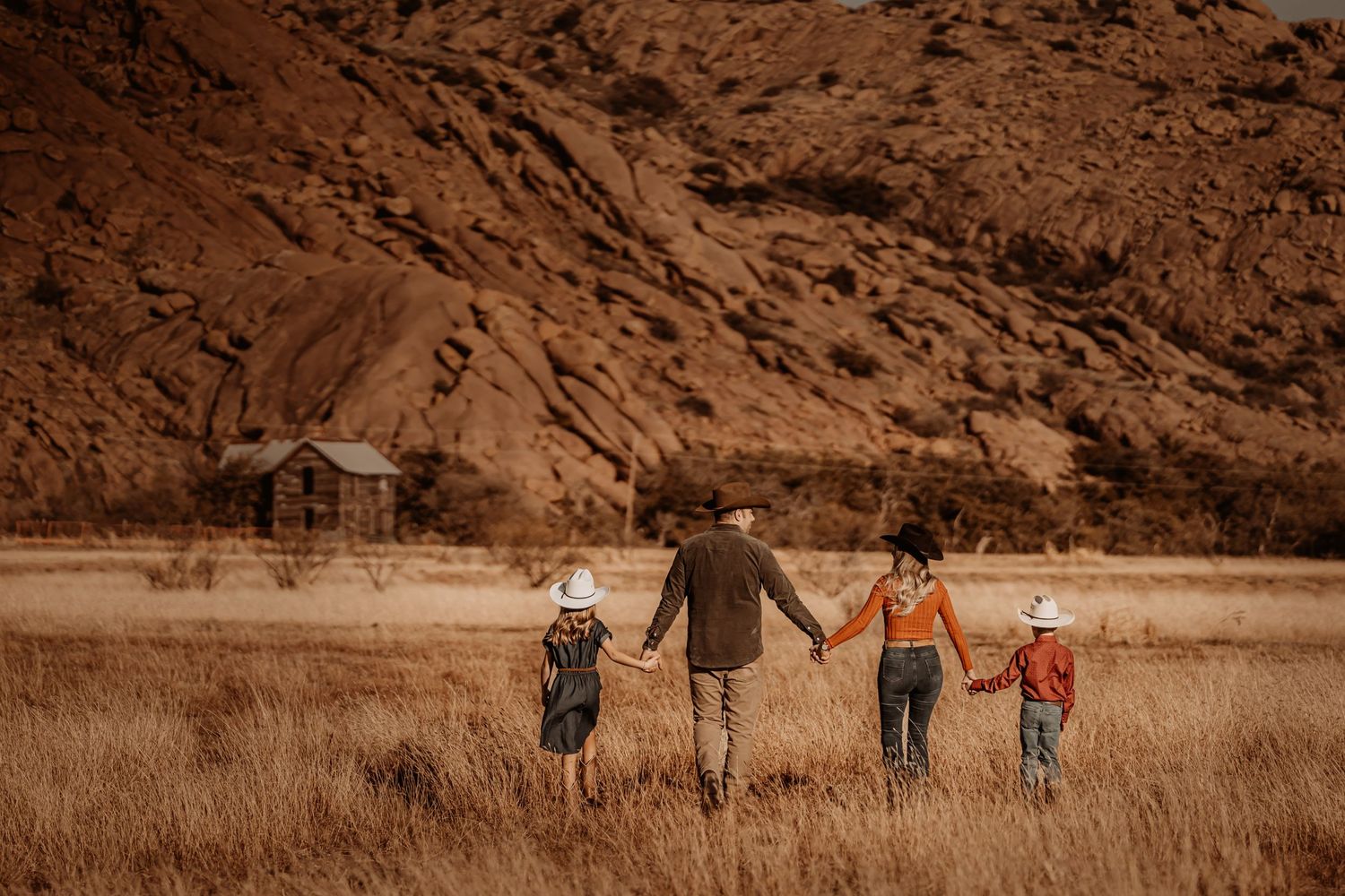 Altus Lawton Medicine Park Quartz Mountain State Park, Brundage Family Photoshoot Session, siblings mother, fields, Oklahoma sunset, trails