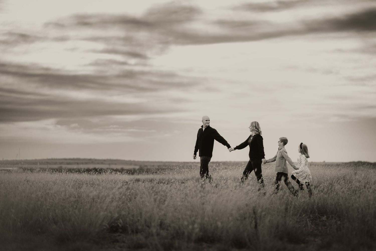 Altus Lawton Medicine Park Quartz Mountain State Park, Family Photoshoot Session, siblings mother, fields, Oklahoma sunset, trails