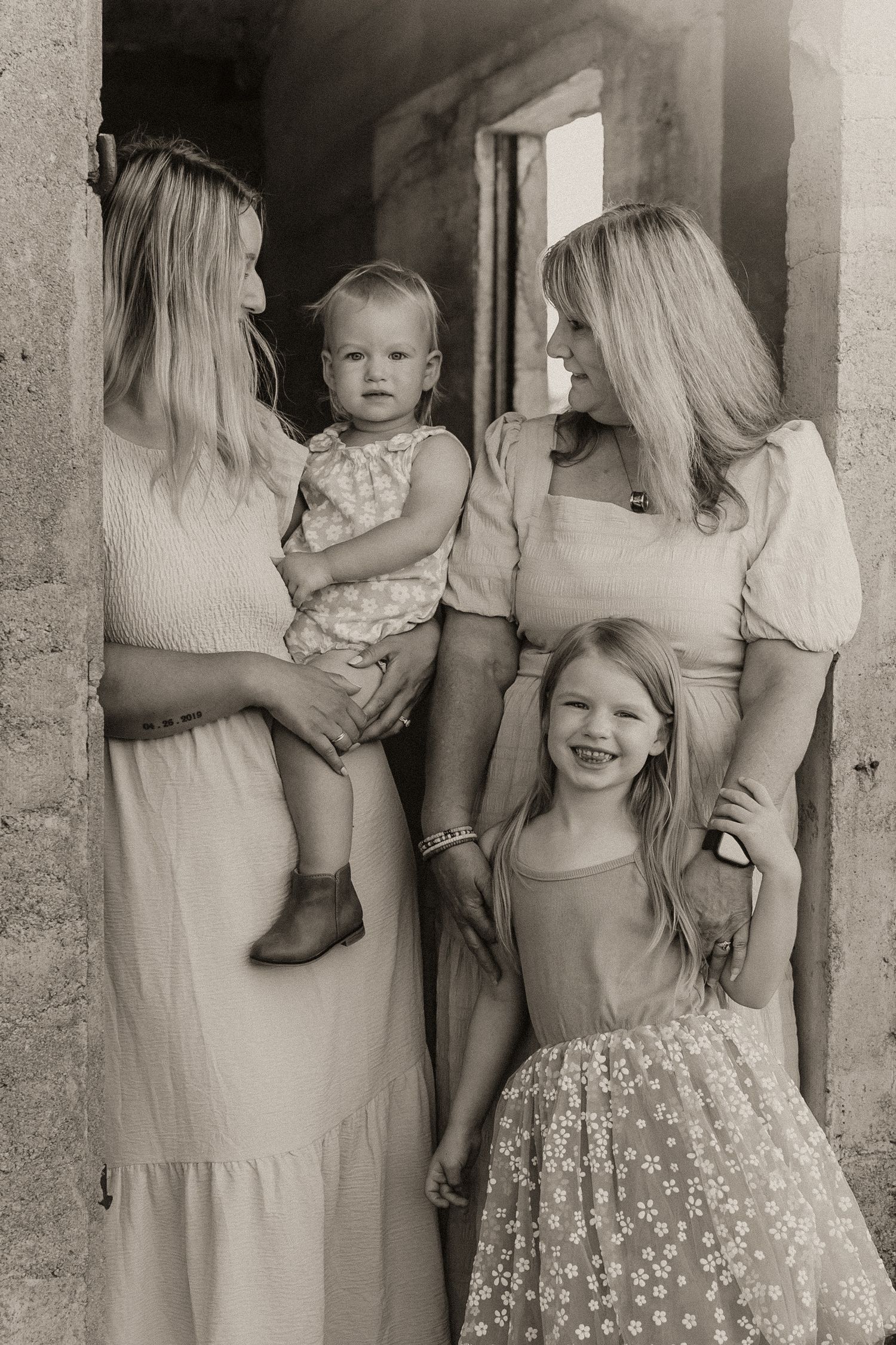 Wichita Wildlife Mountains Refuge Altus Oklahoma Family Motherhood Session Photoshoot, Lawton, Indiahoma, Medicine Park, Sisters