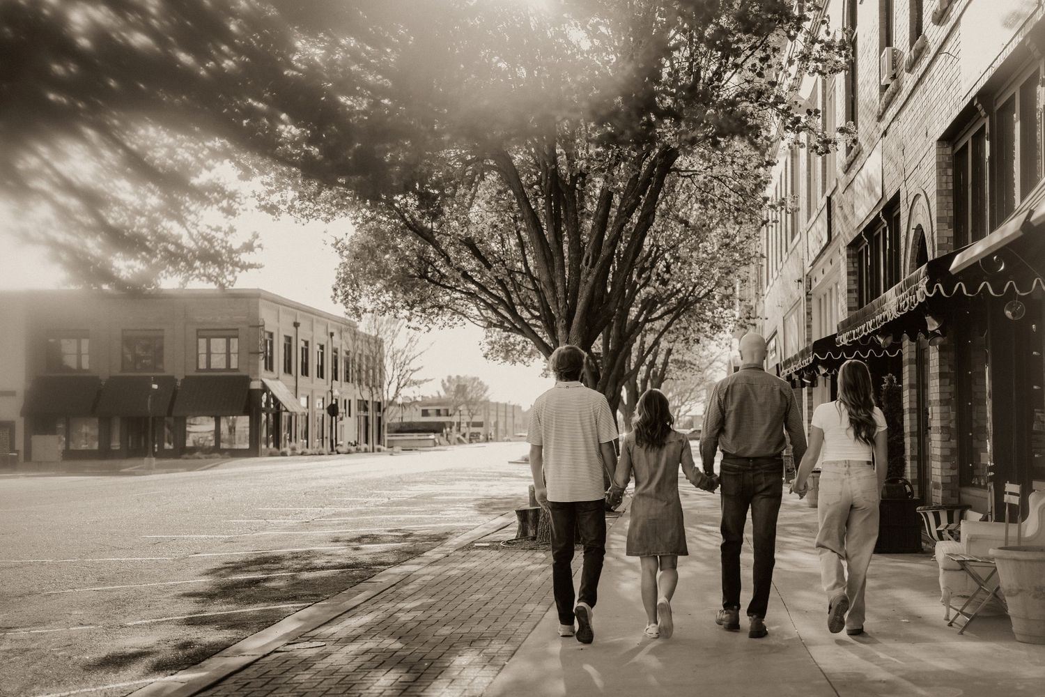 Family photoshoot session, Downtown, Oklahoma, Mother son daughter father, Marshall Family, Bulldogs, Altus High School AHS OK, Siblings,