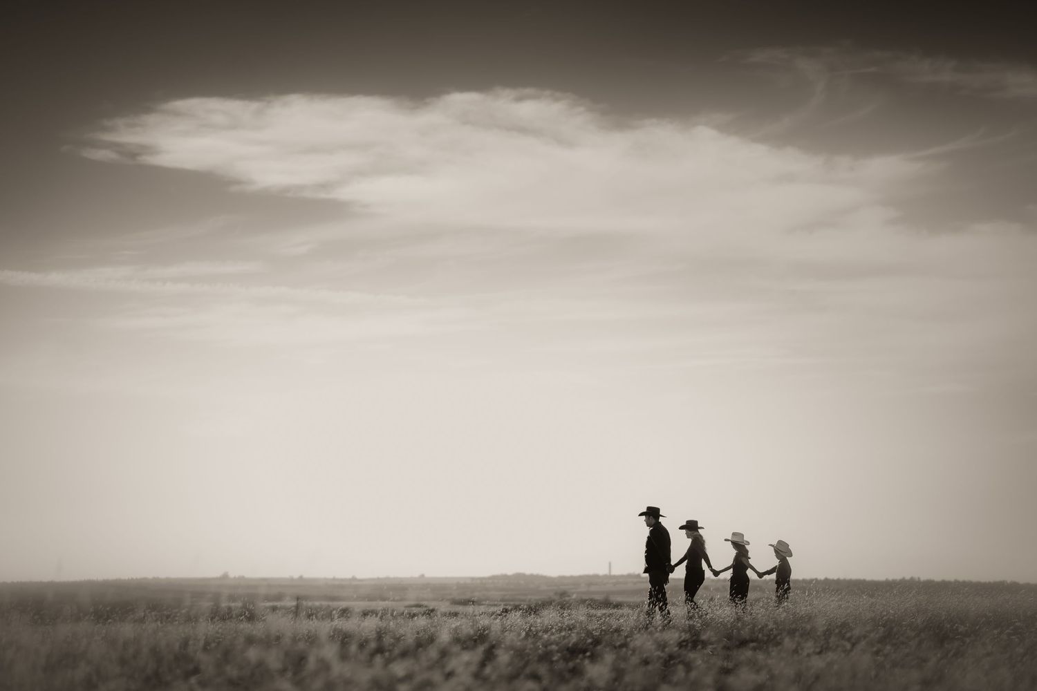 Altus Lawton Medicine Park Quartz Mountain State Park, Brundage Family Photoshoot Session, siblings mother, fields, Oklahoma sunset, trails