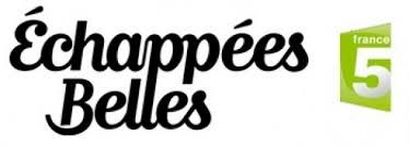 French text appears on decorative banners with green and black accents in a vintage style design.