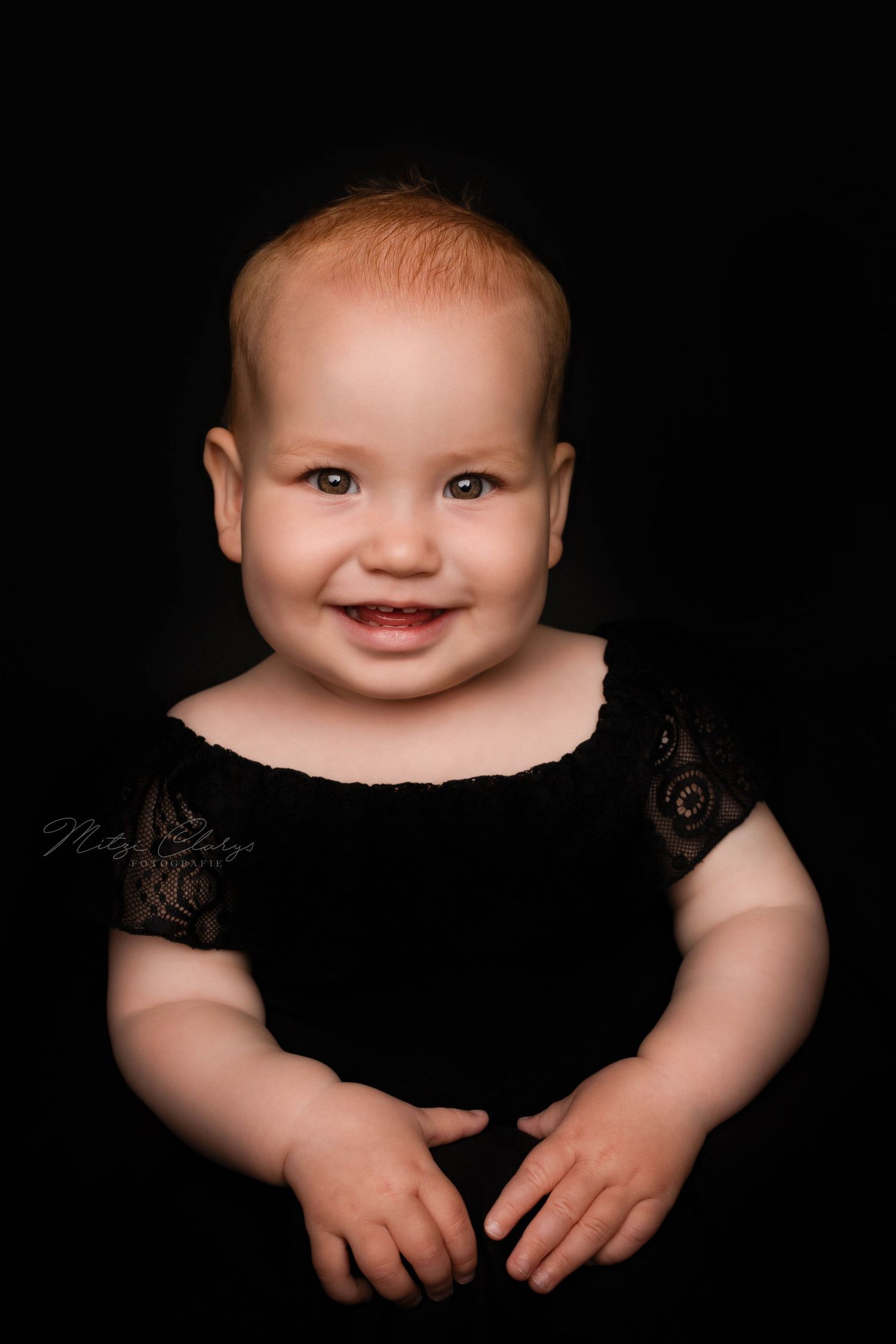 Close up foto van gezicht kind met zwarte achtergrond in studio Zeeland