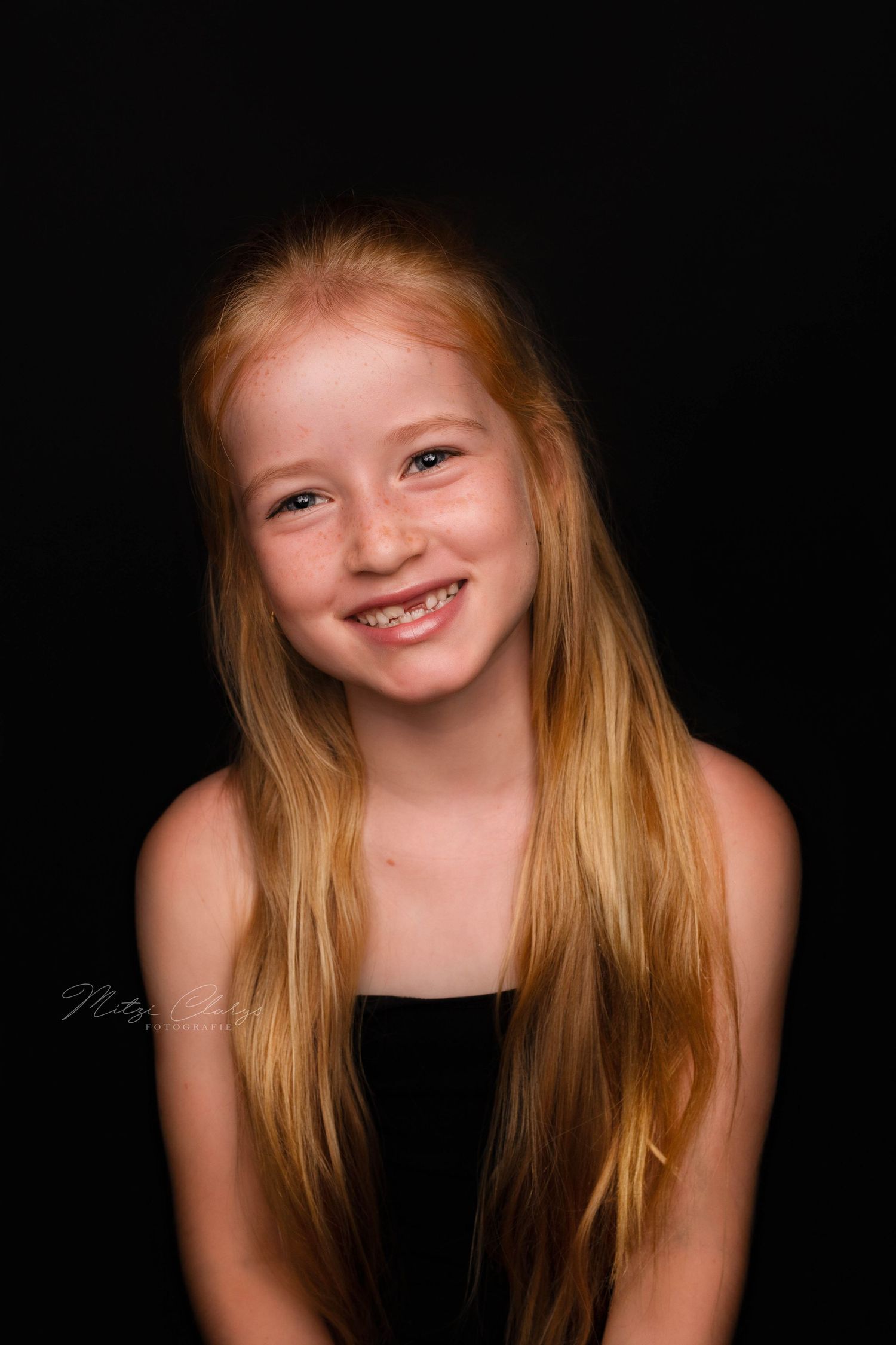 Foto van meisje met lang rood haar tijdens mini fotosessie in Goes