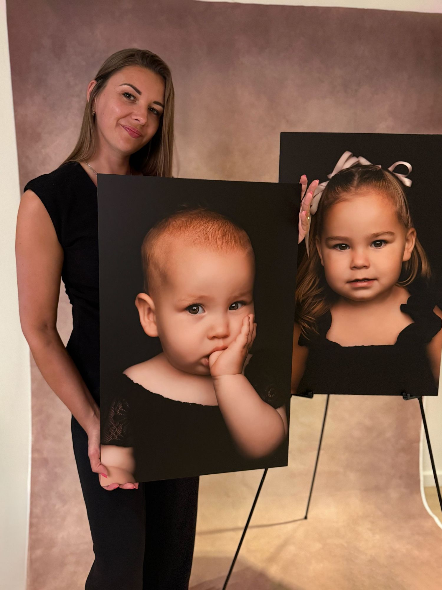 Wanddecoratie van close up portretten kinderen met zwarte achtergrond in Goes, Zeeland