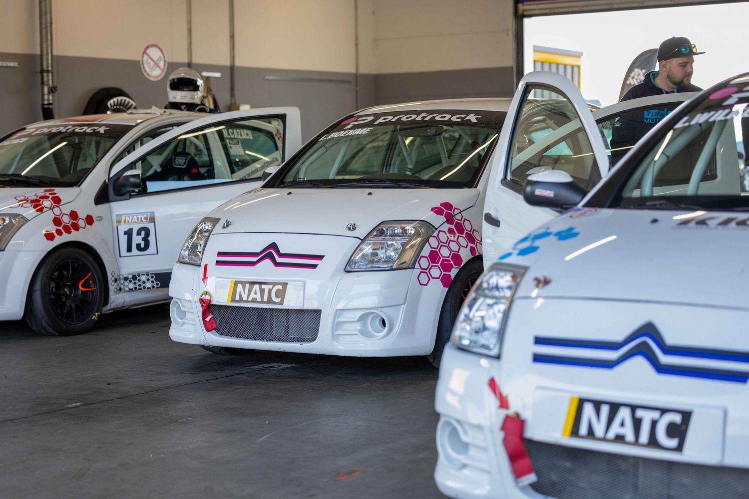 Laura Böhmes Rennfahrzeug in der Box