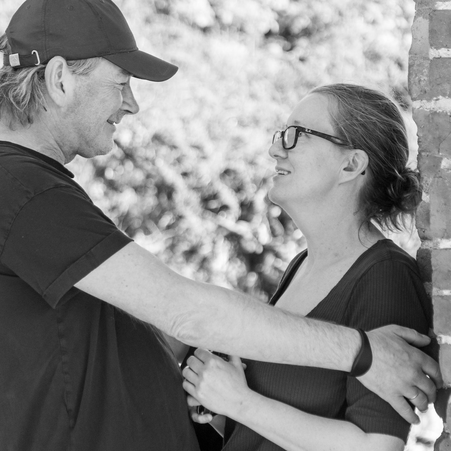 Black and white sequence showing self-defense moves being demonstrated outdoors.