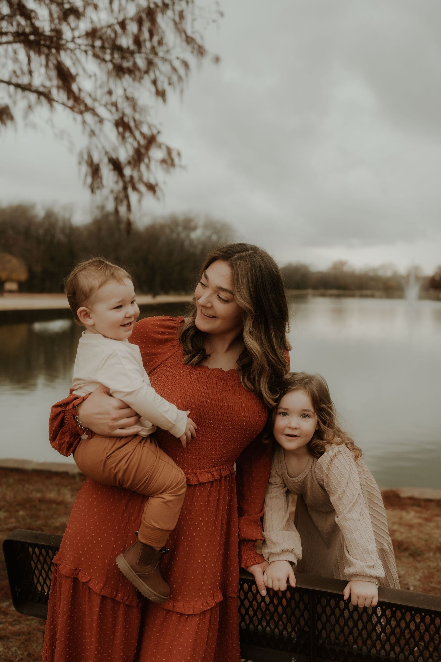 Motherhood photographer in Willis, Texas.