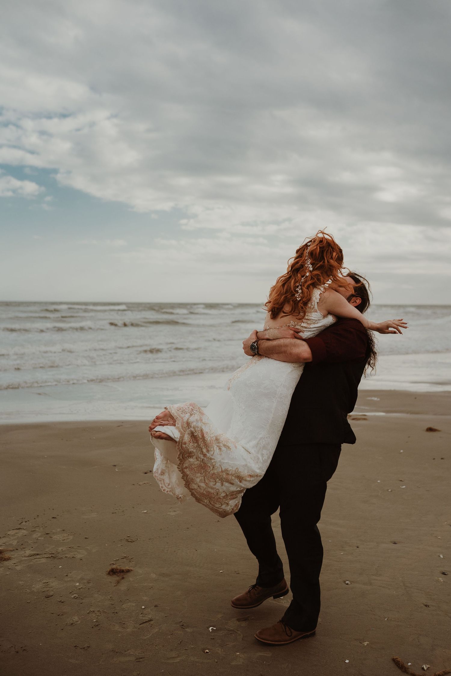 Elopement photographer in Conroe, Willis, Montgomery, the Woodlands, and surrounding areas.