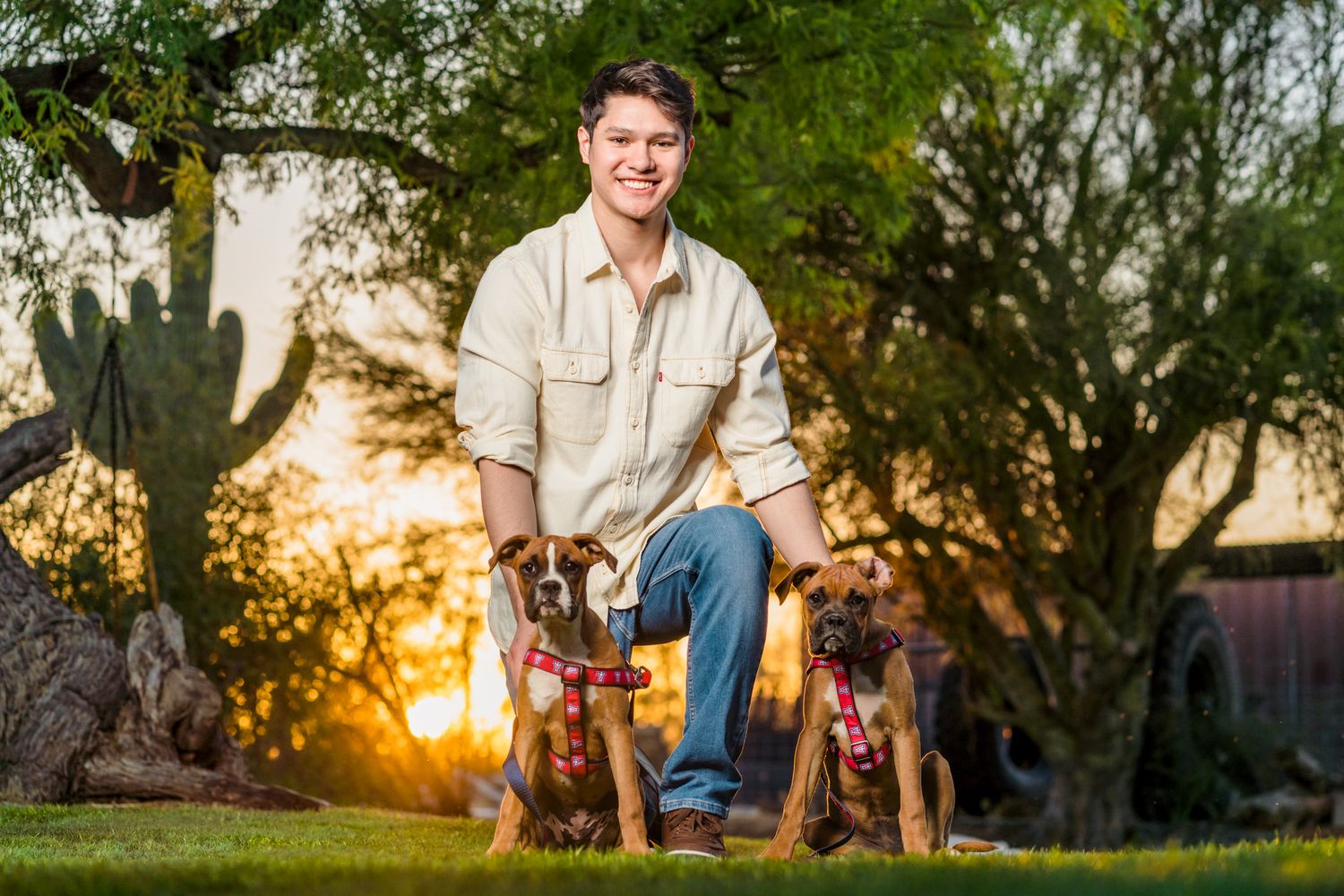Manuel Ruiz Photography - High School Seniors Photos / College Graduate Photos