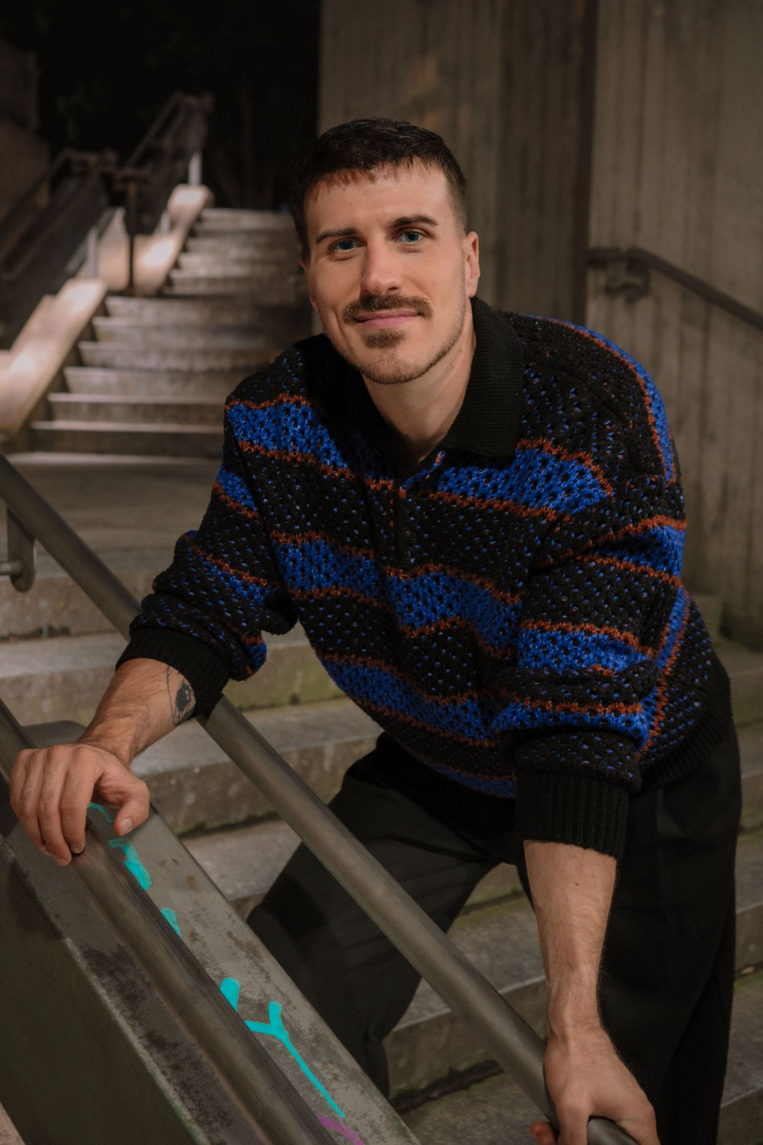 Nahes Portrait von Sandro mit ruhiger, markanter Ausstrahlung