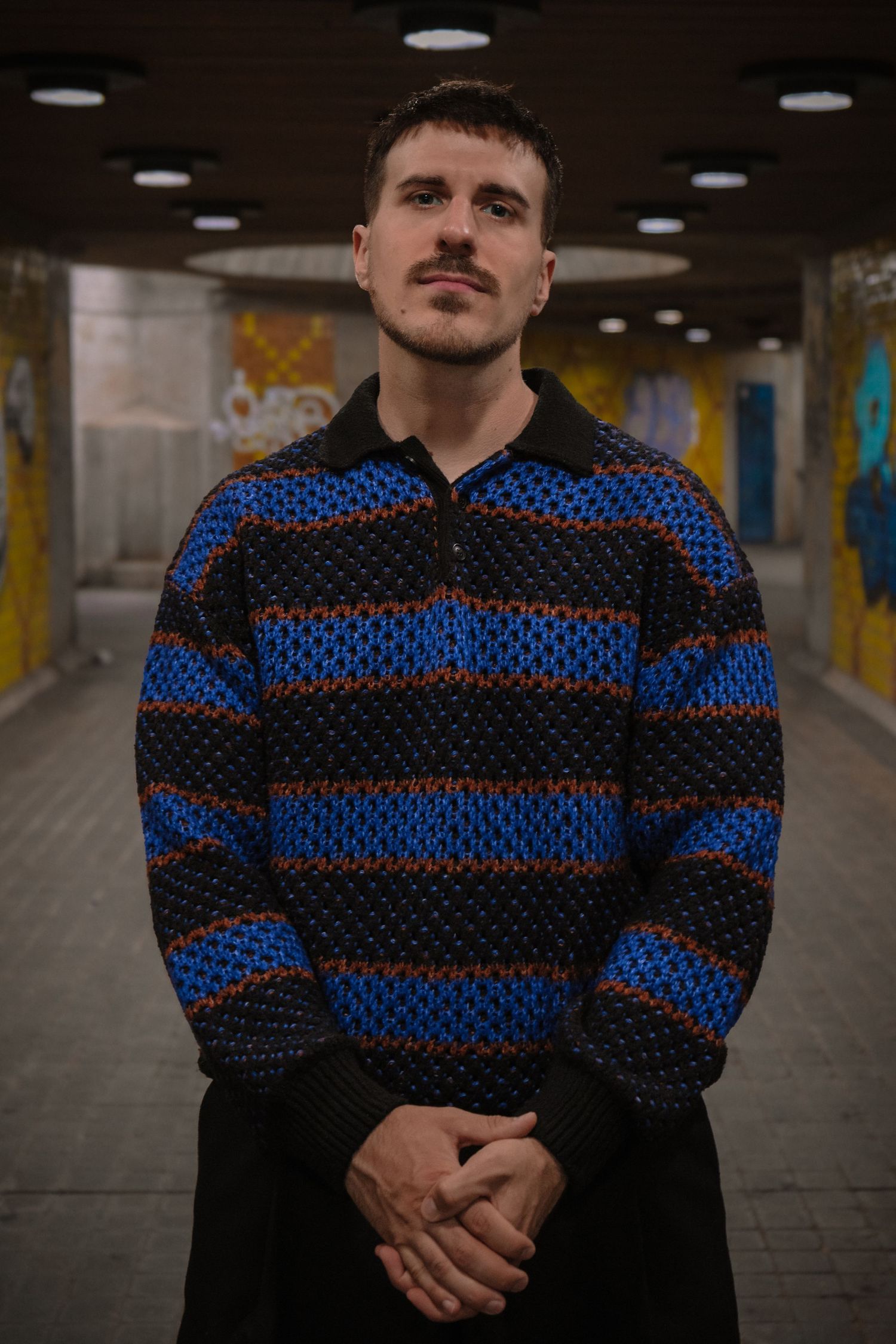Ausdrucksstarkes Männerportrait von Sandro mit modernem Look