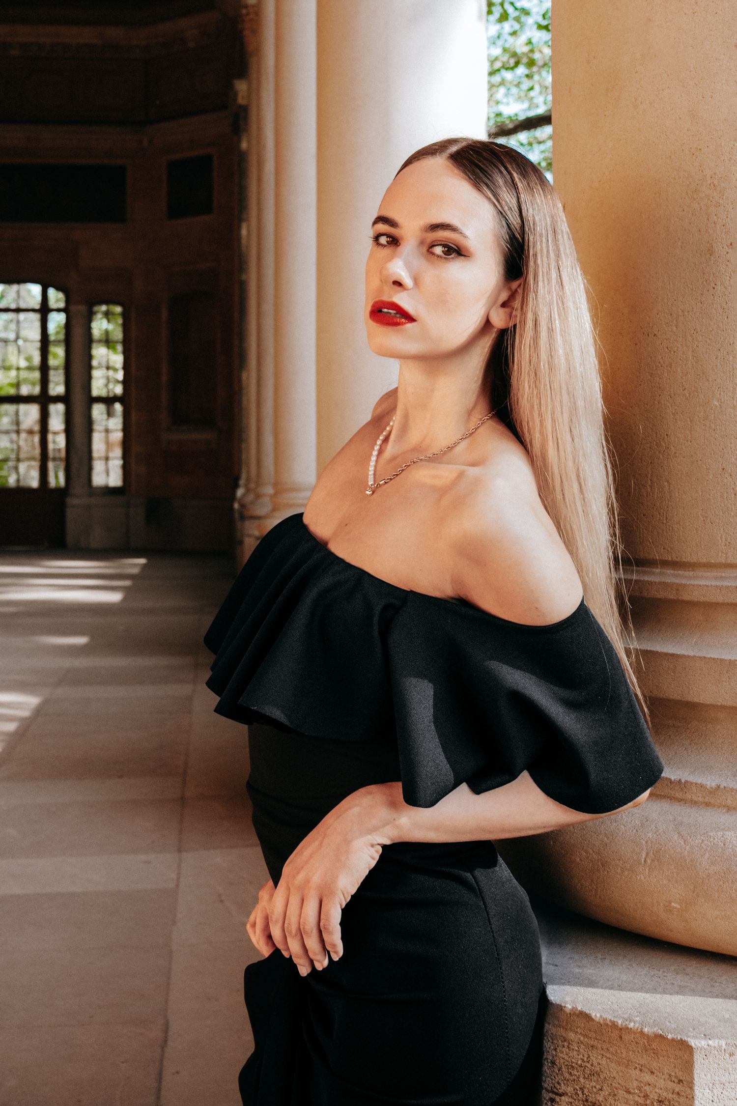 Glamouröses Portrait von Hannah mit eleganter Ausstrahlung