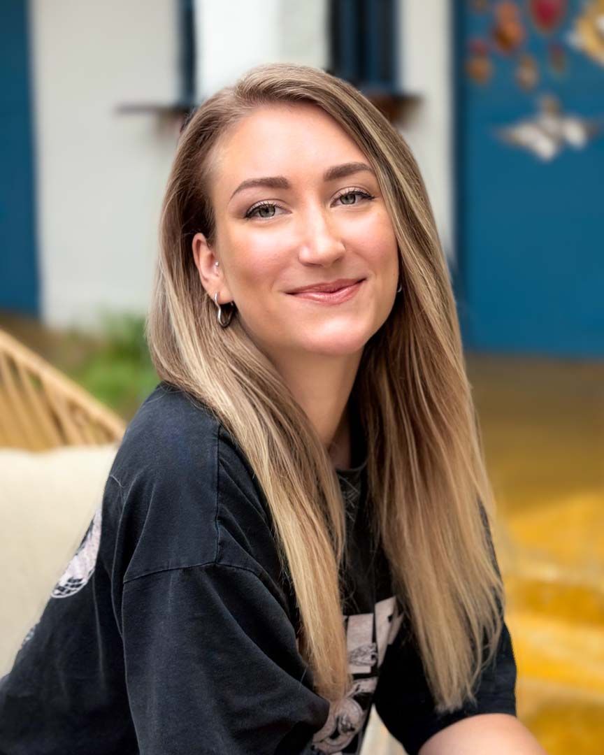 Nahes Portrait von Katja Gehrig mit warmem, cinematic Look