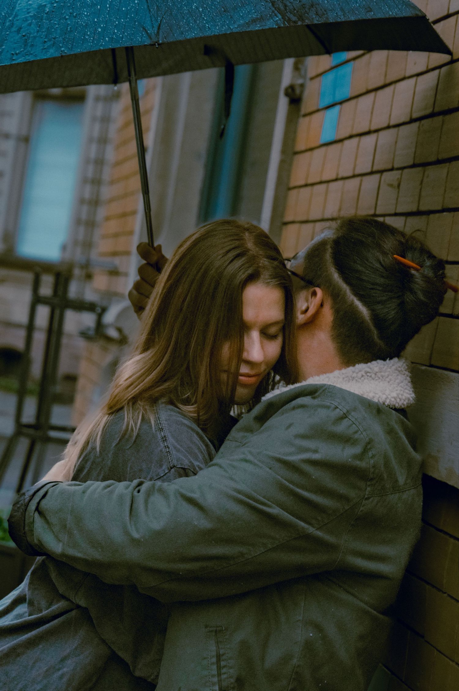 Nahes Couple Portrait von Angi und Tongle mit emotionaler Stimmung