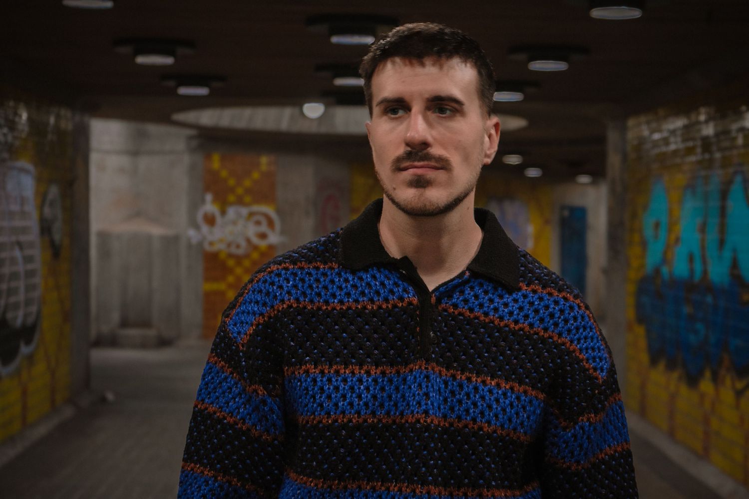 Nahes Portrait von Sandro mit ruhiger, markanter Ausstrahlung
