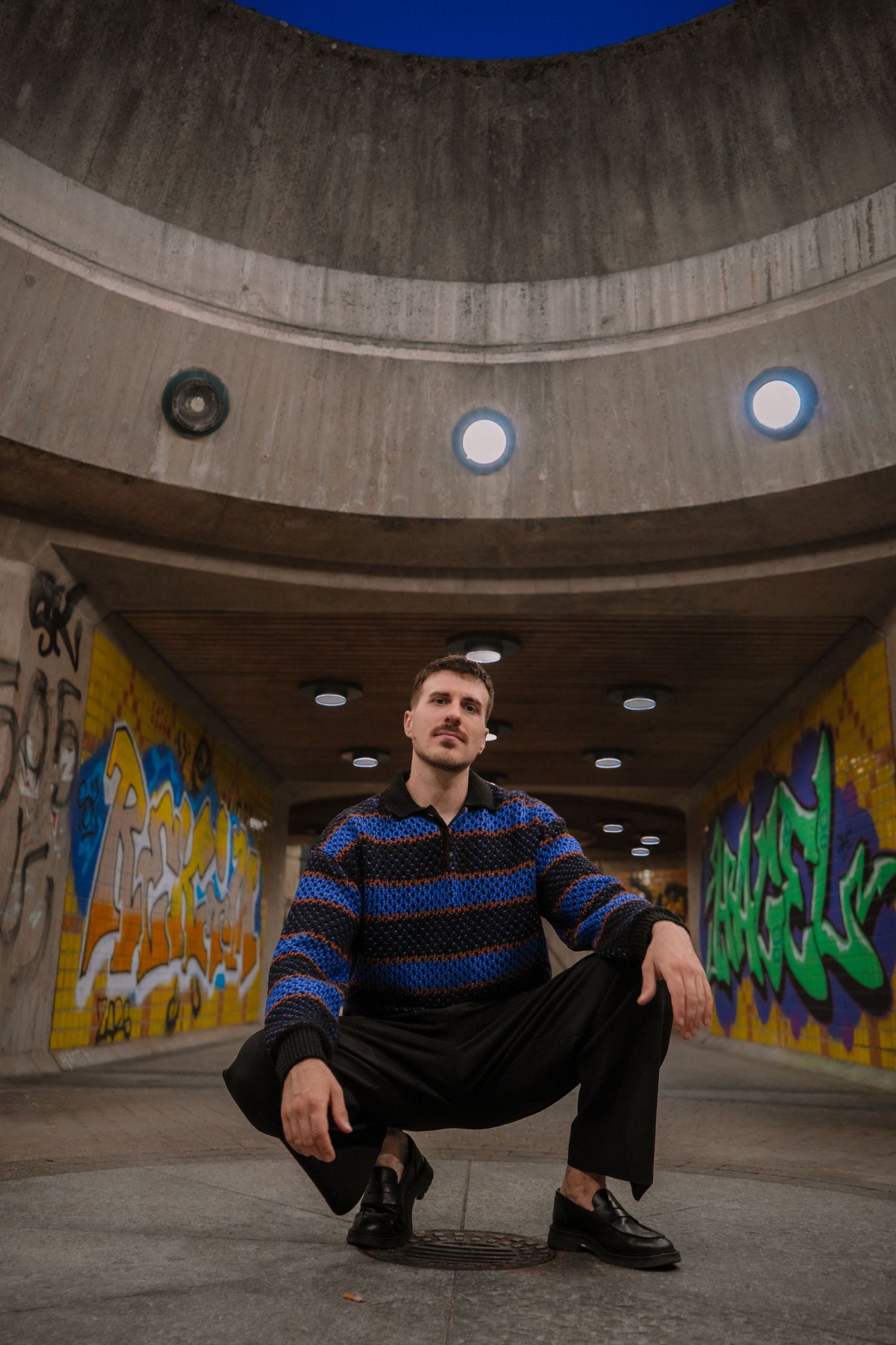 Ausdrucksstarkes Männerportrait von Sandro mit modernem Look