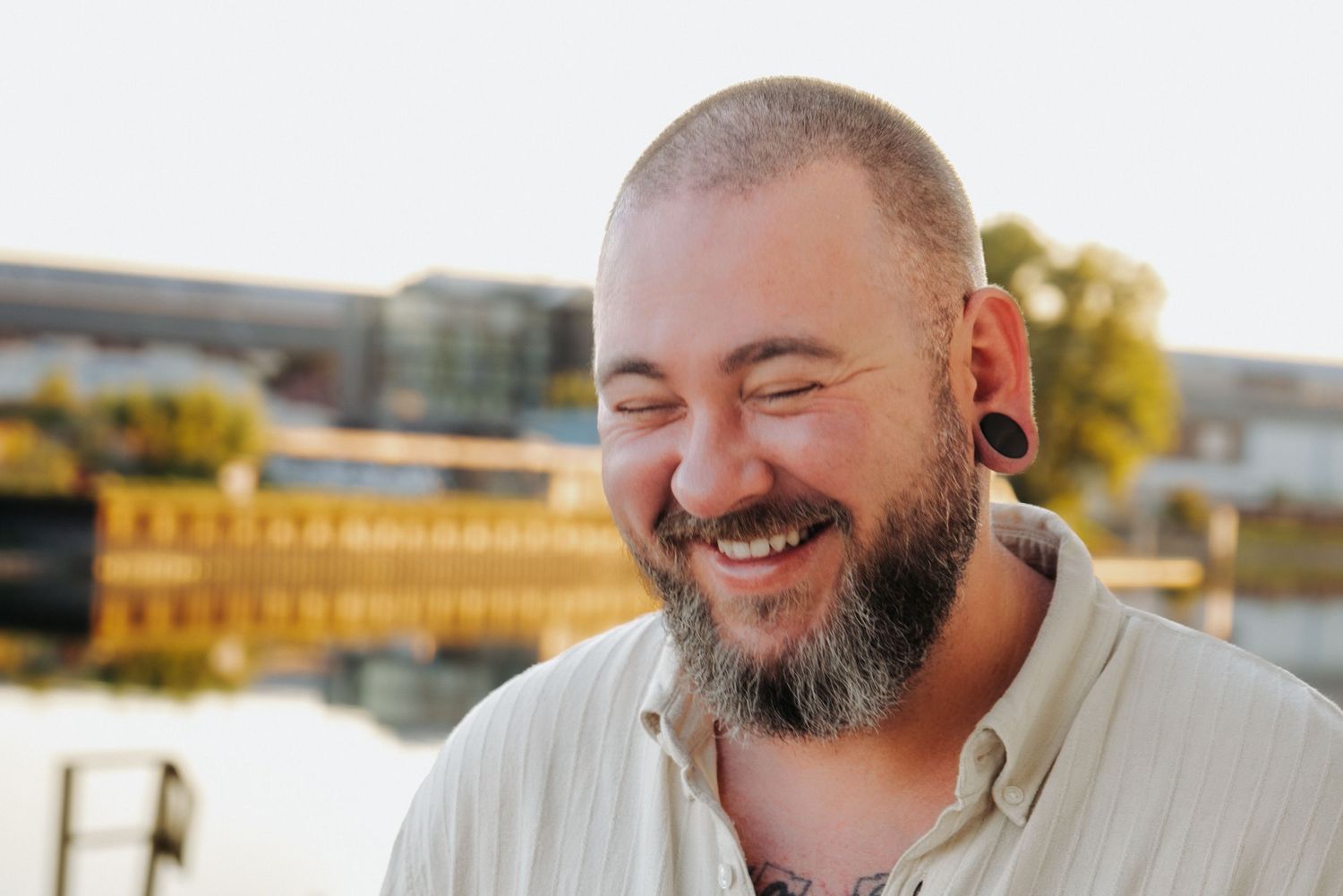Nahes Portrait von Julian mit klarem, authentischem Ausdruck