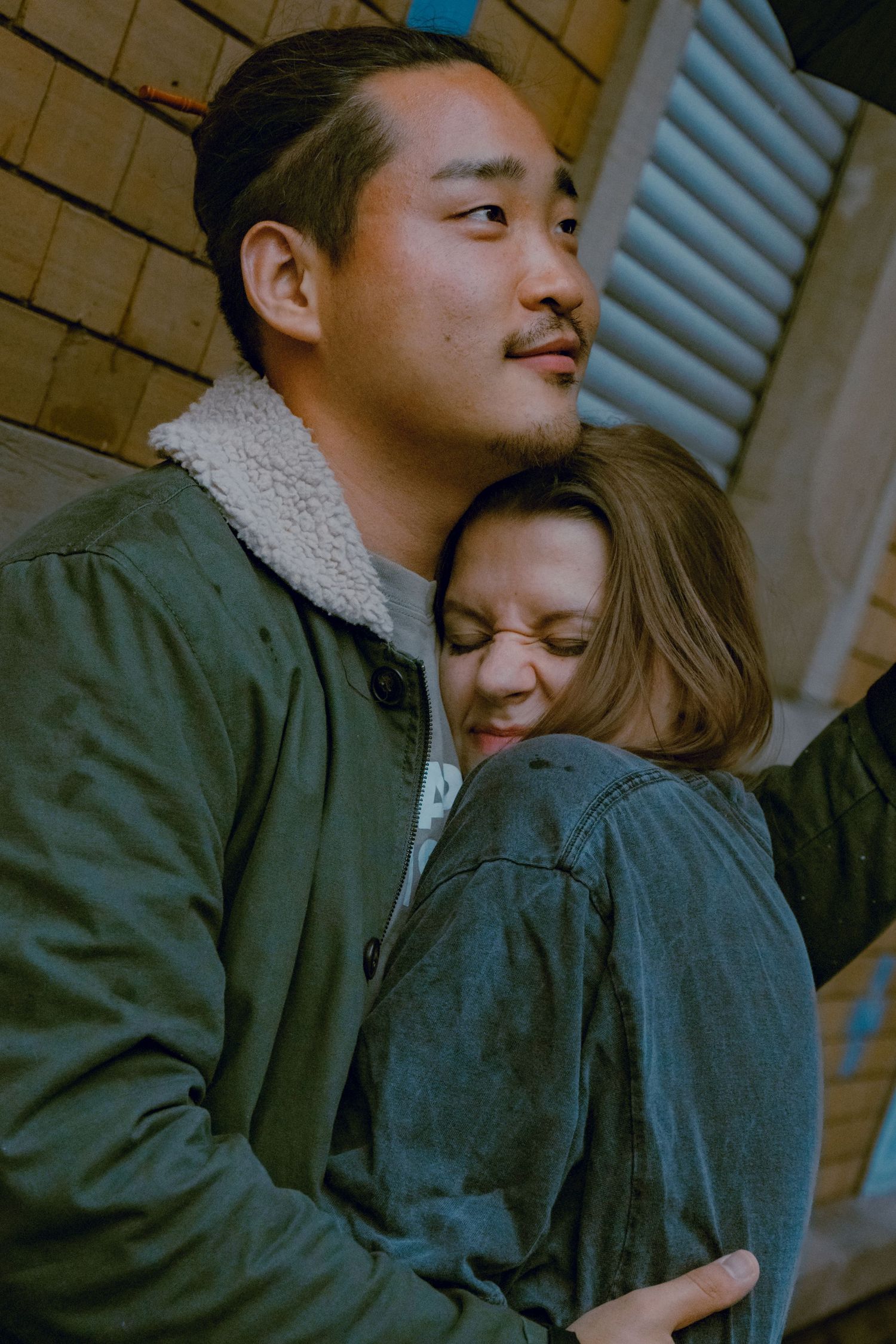 Nahes Couple Portrait von Angi und Tongle mit emotionaler Stimmung