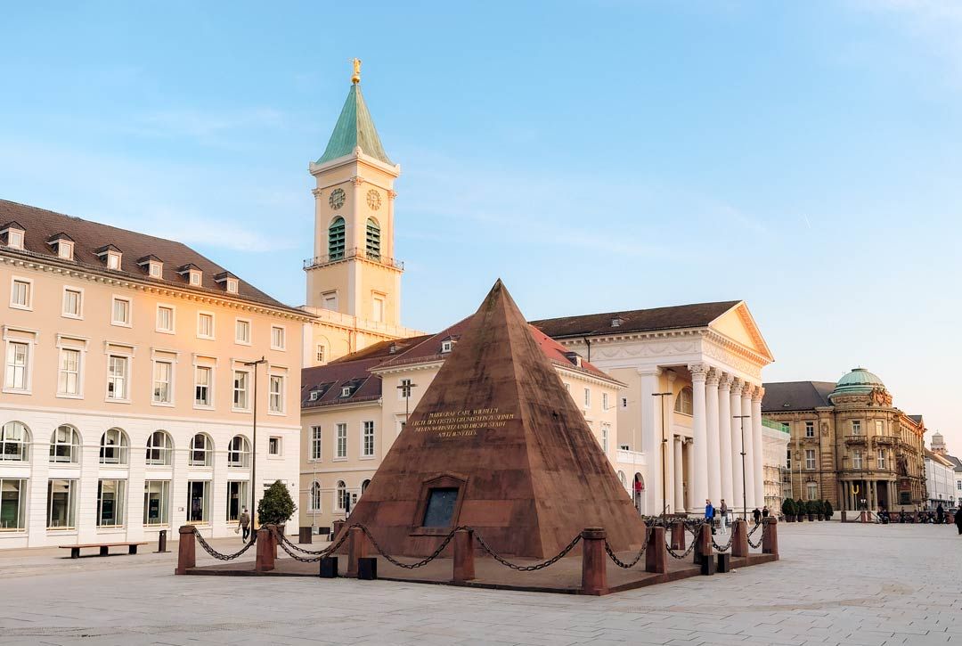 Golden Hour Foto von dem Marktplatz in Karlsruhe Innenstadt