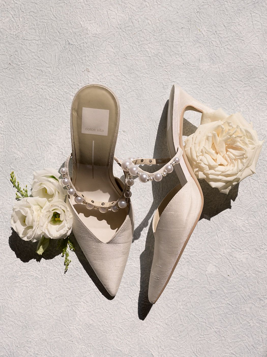 Modern bridal details at a luxury wedding in Riga