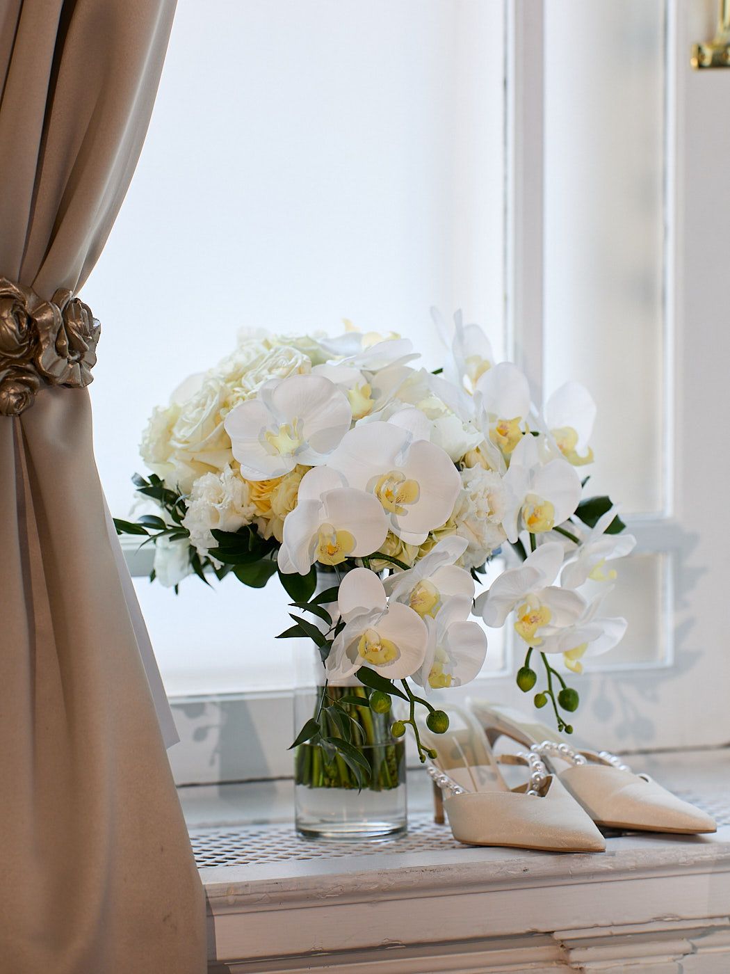 Modern bridal details at a luxury wedding in Riga
