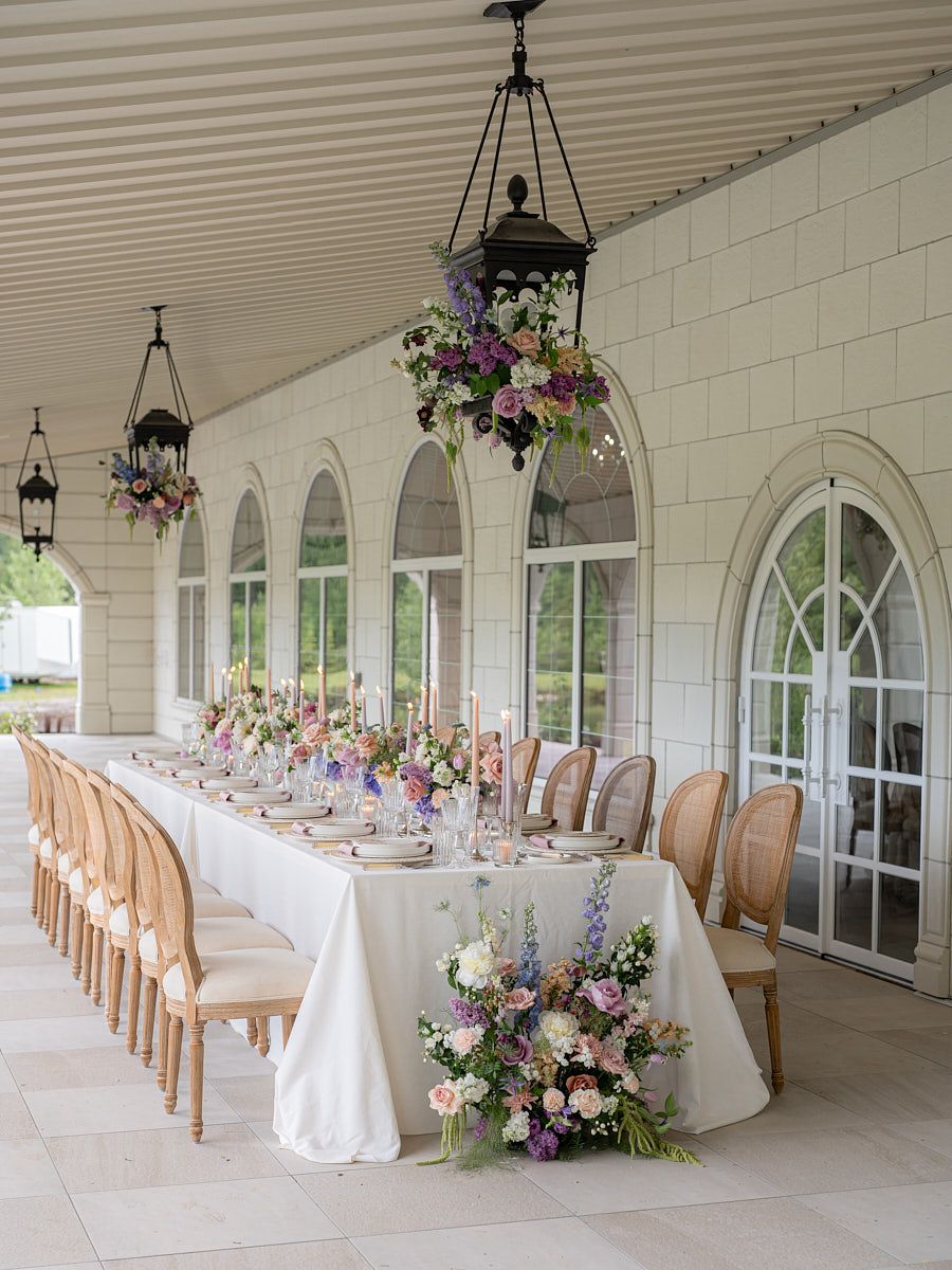 Elegant pastel wedding table setting with florals, plates, and glassware, perfect for Riga weddings