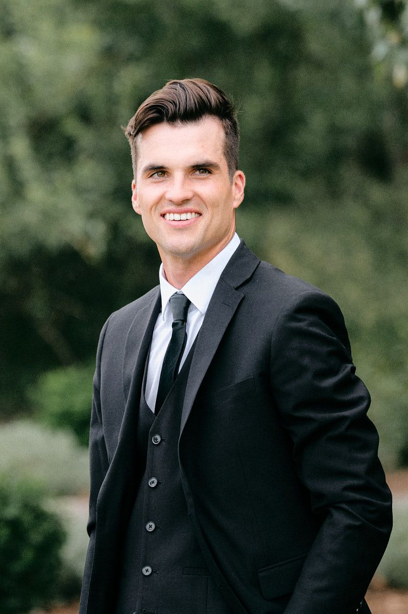 Handsome groom portrait in Riga, styled for wedding photography with natural light and elegant details