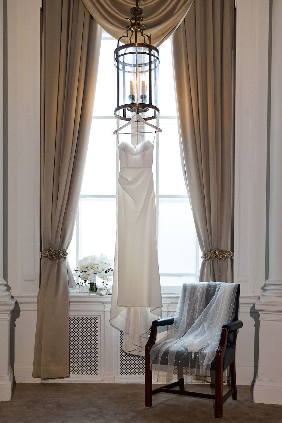 Modern bridal details at a luxury wedding in Riga