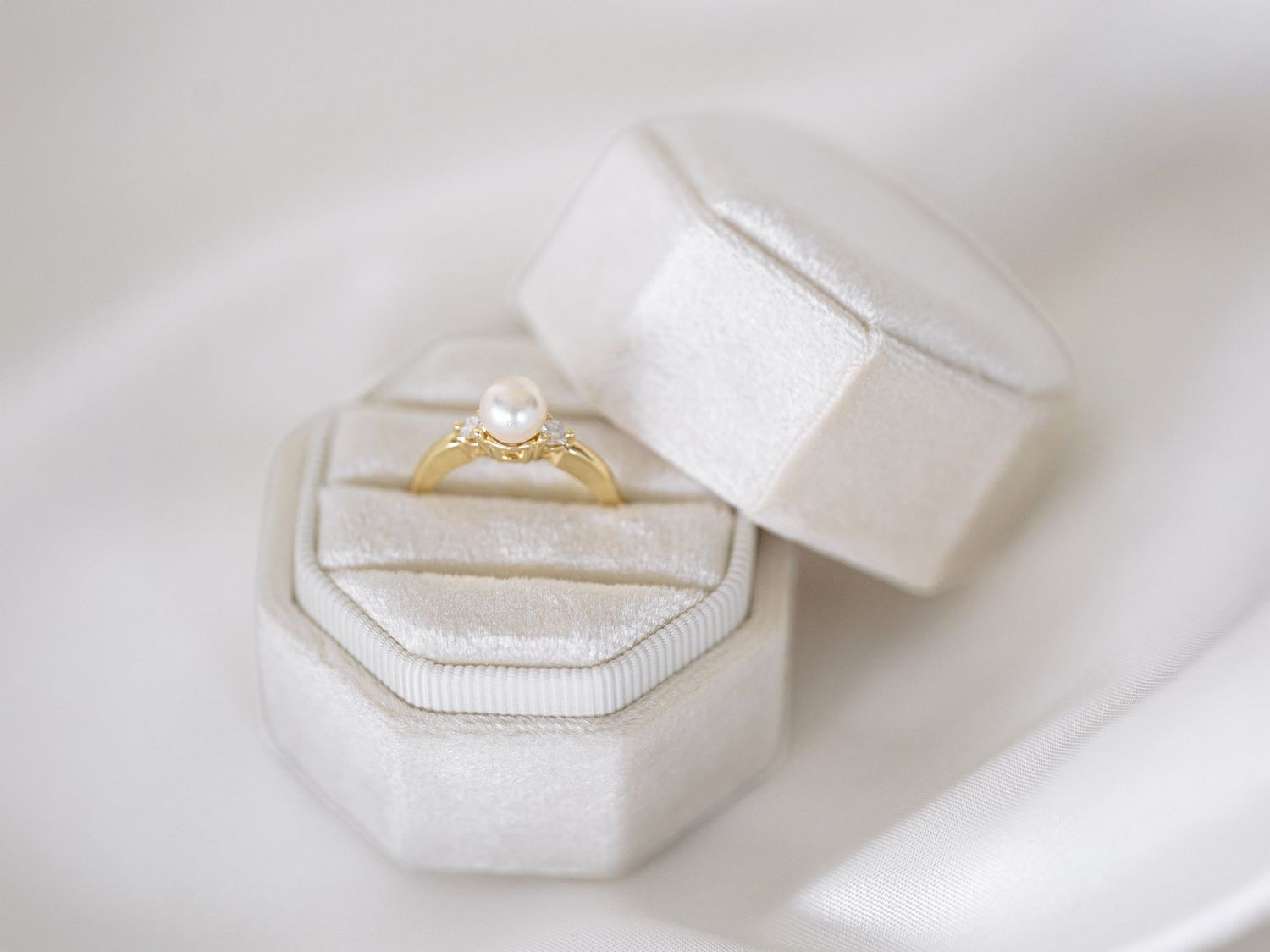 Pearl and diamond wedding band in ring box, elegant Riga wedding details