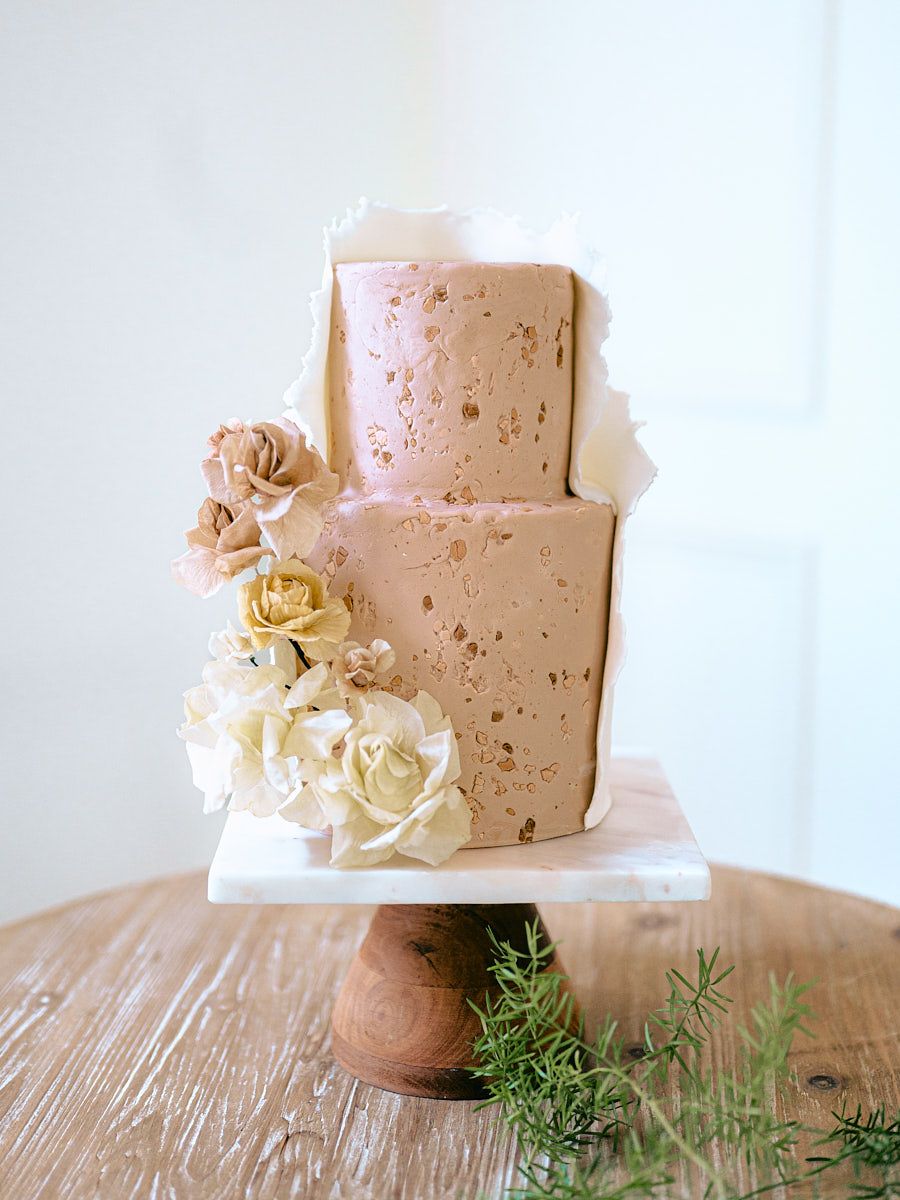 Stunning Renaissance-style wedding cake with roses, romantic Riga wedding dessert