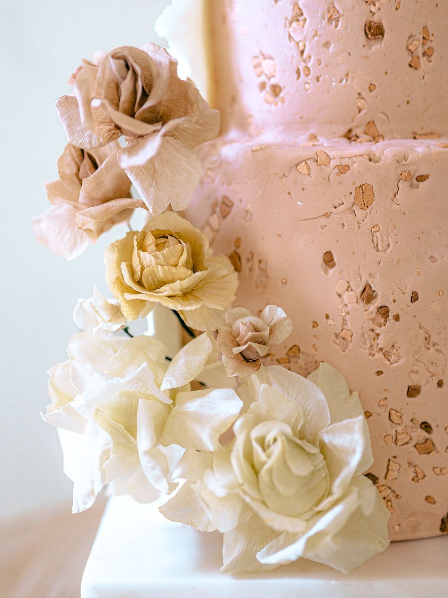 Beautiful Riga wedding cake adorned with roses, classic Renaissance-inspired design