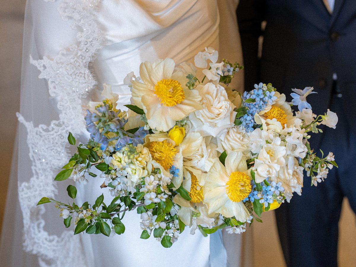 Elegant white and yellow bridal bouquet, perfect for Riga wedding floral inspiration