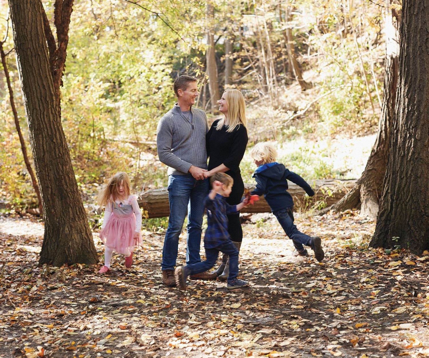 Family outdoor photoshoot.