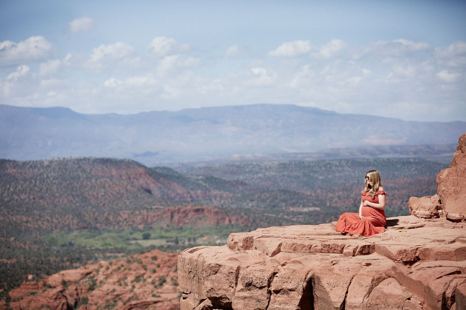 Maternity photo of woman in Sedona, Arizona.