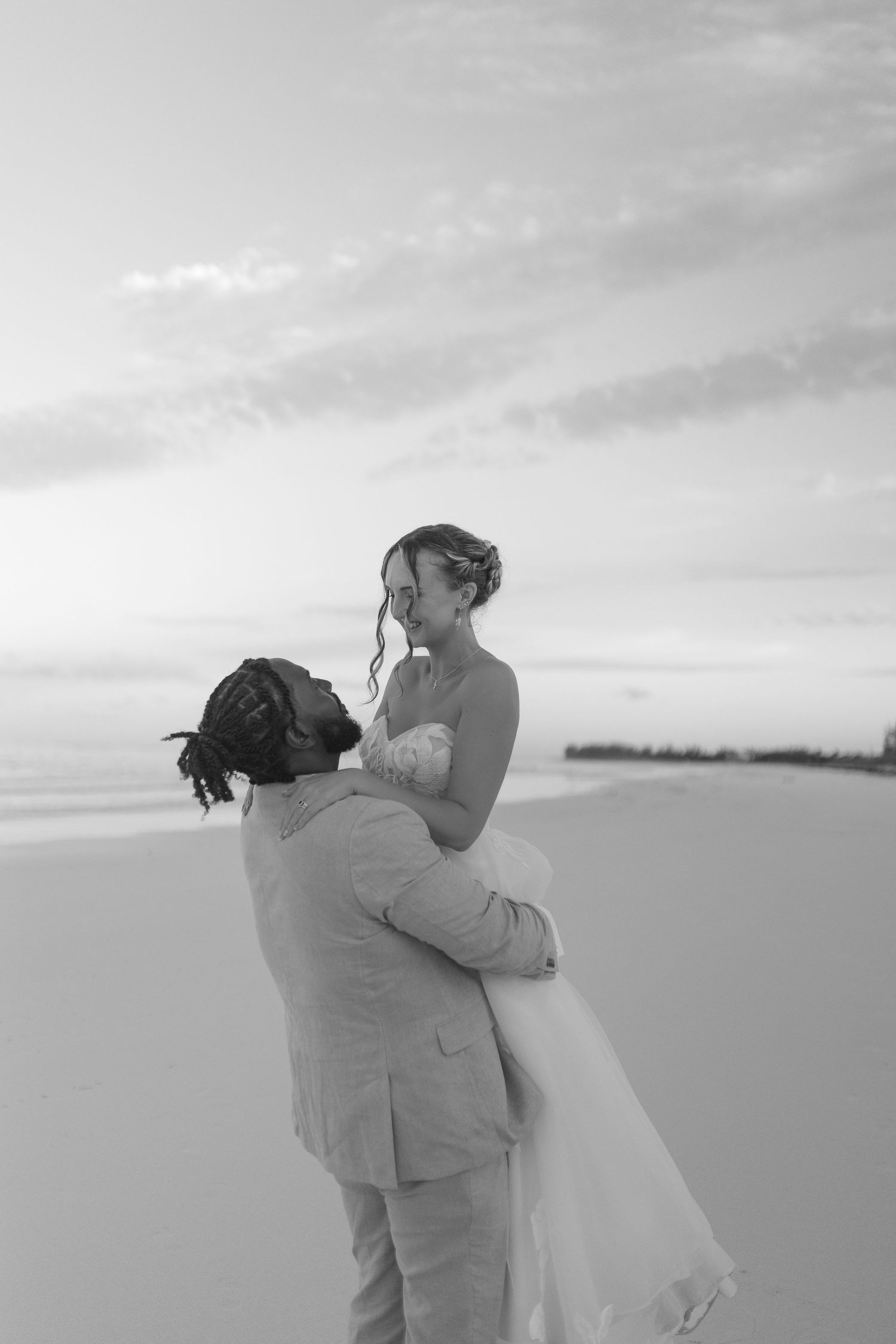 wedding photos on the beach in Nassau Bahamas