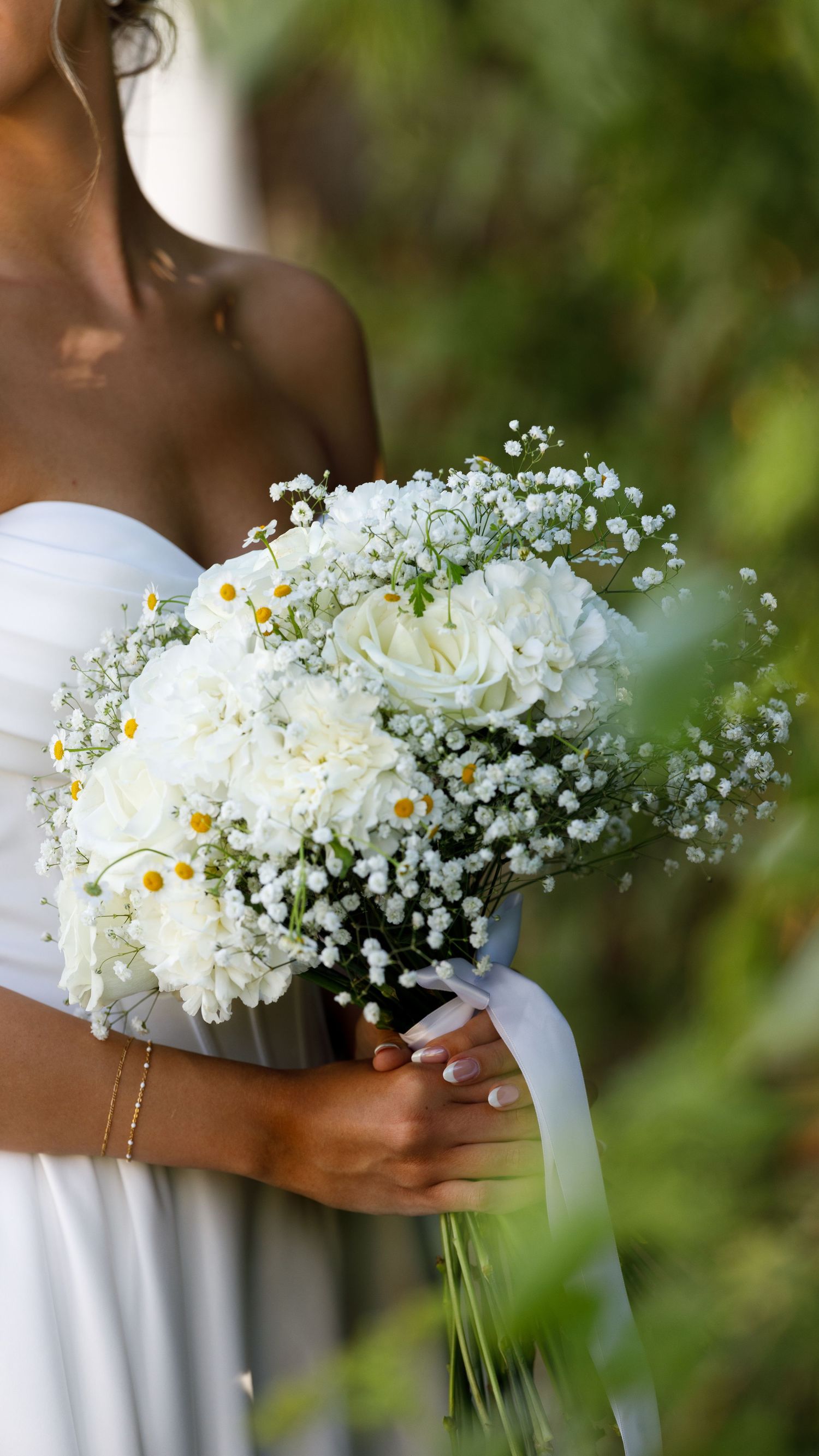 Bride posing with flowers for wedding photography in Arizona