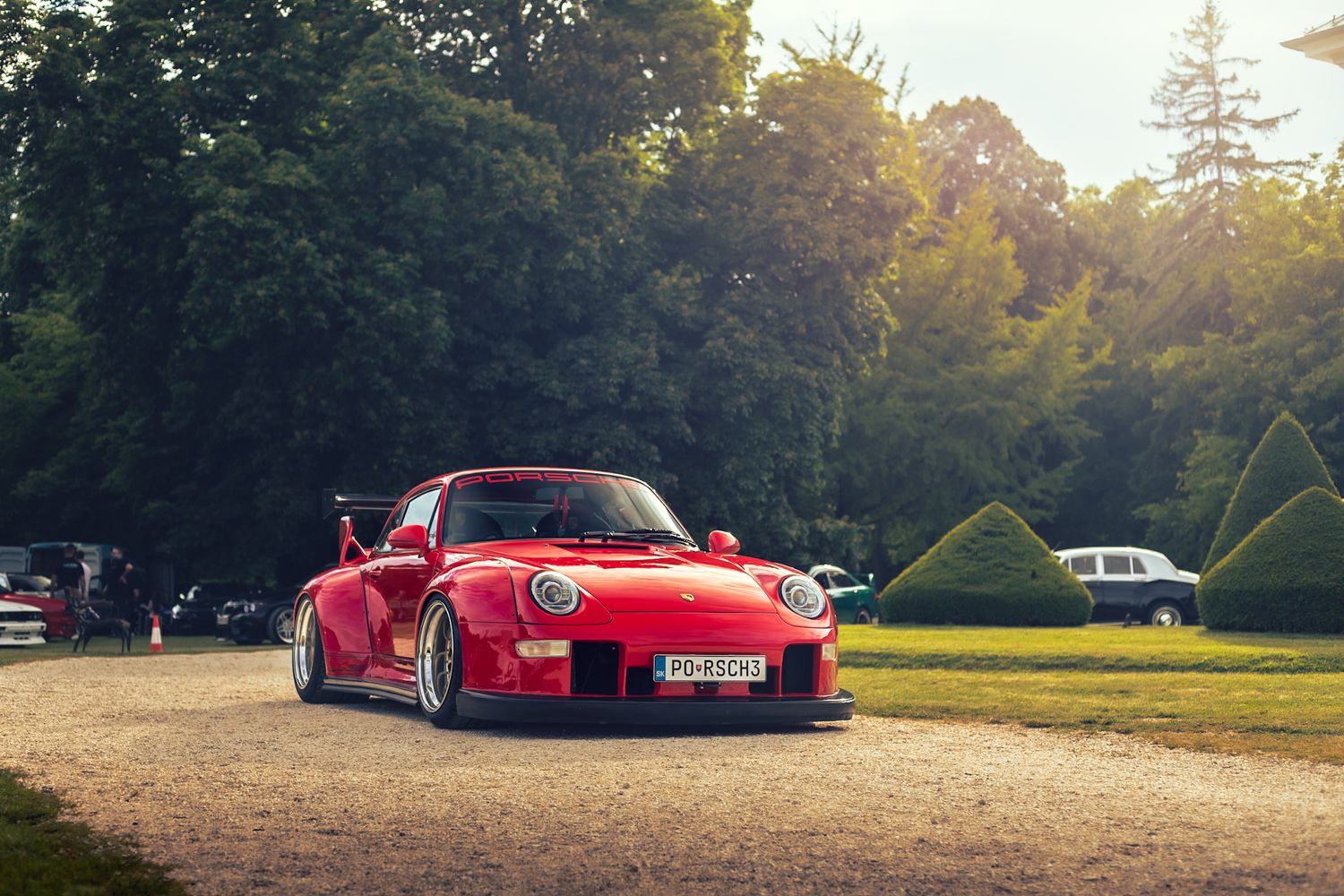 Piros Porsche aranyórában