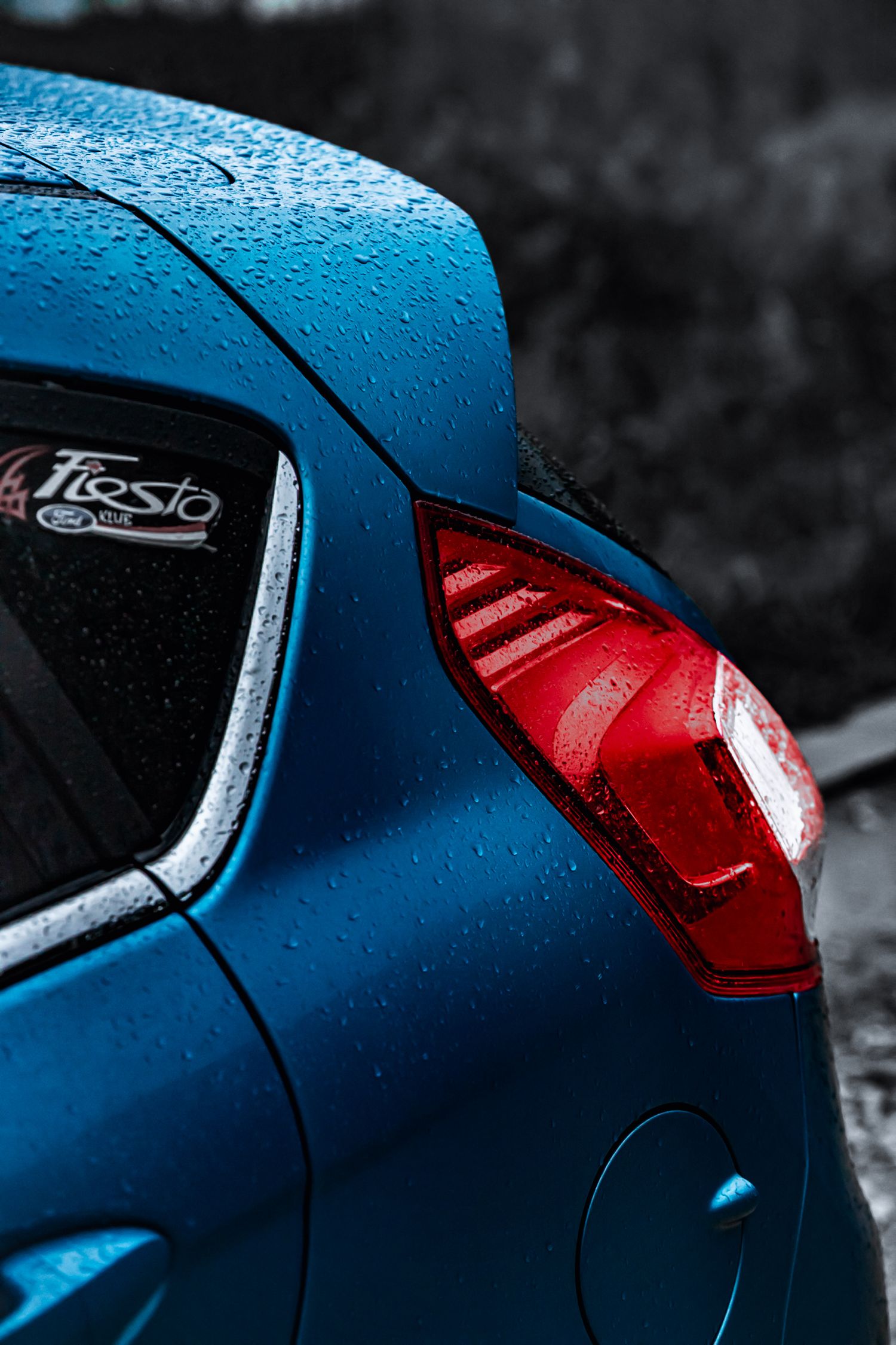 Ford Fiesta hátsó szárny és lámpa