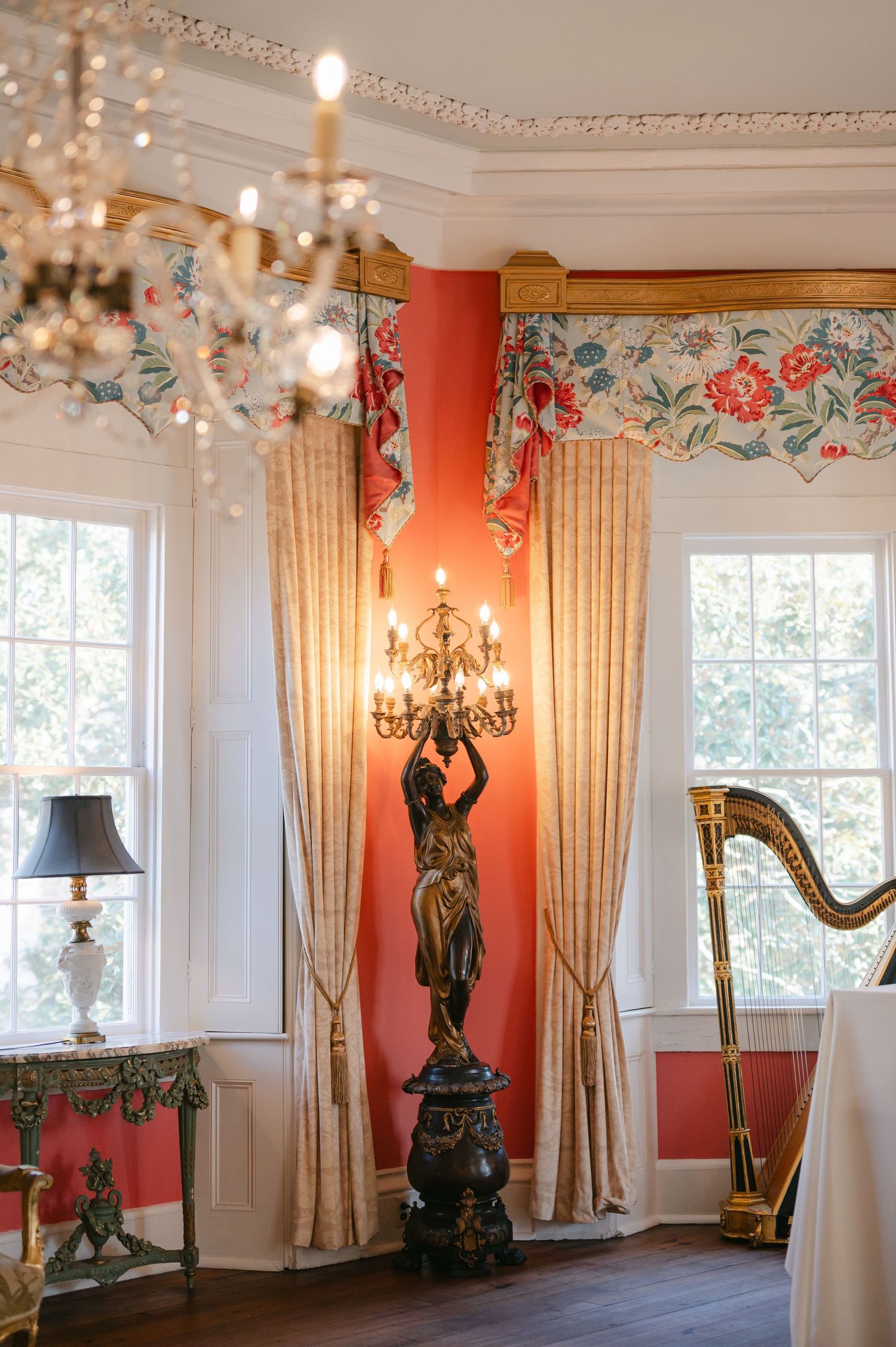 William Aiken House wedding photos from a top Charleston wedding photographer. See more timeless and candid wedding photos William Aiken