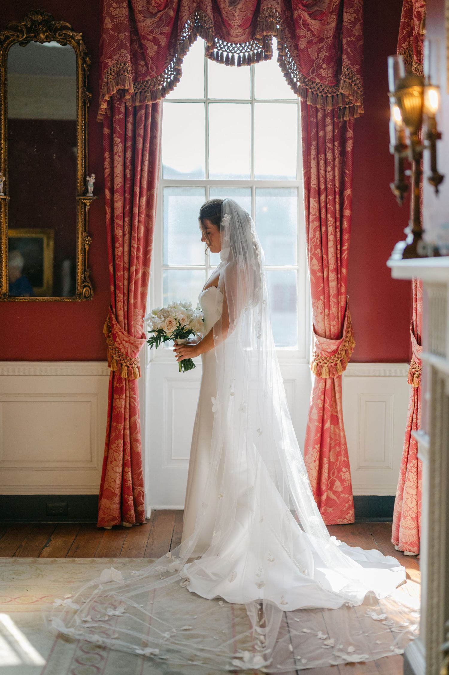 William Aiken House wedding photos from a top Charleston wedding photographer. See more timeless and candid wedding photos William Aiken