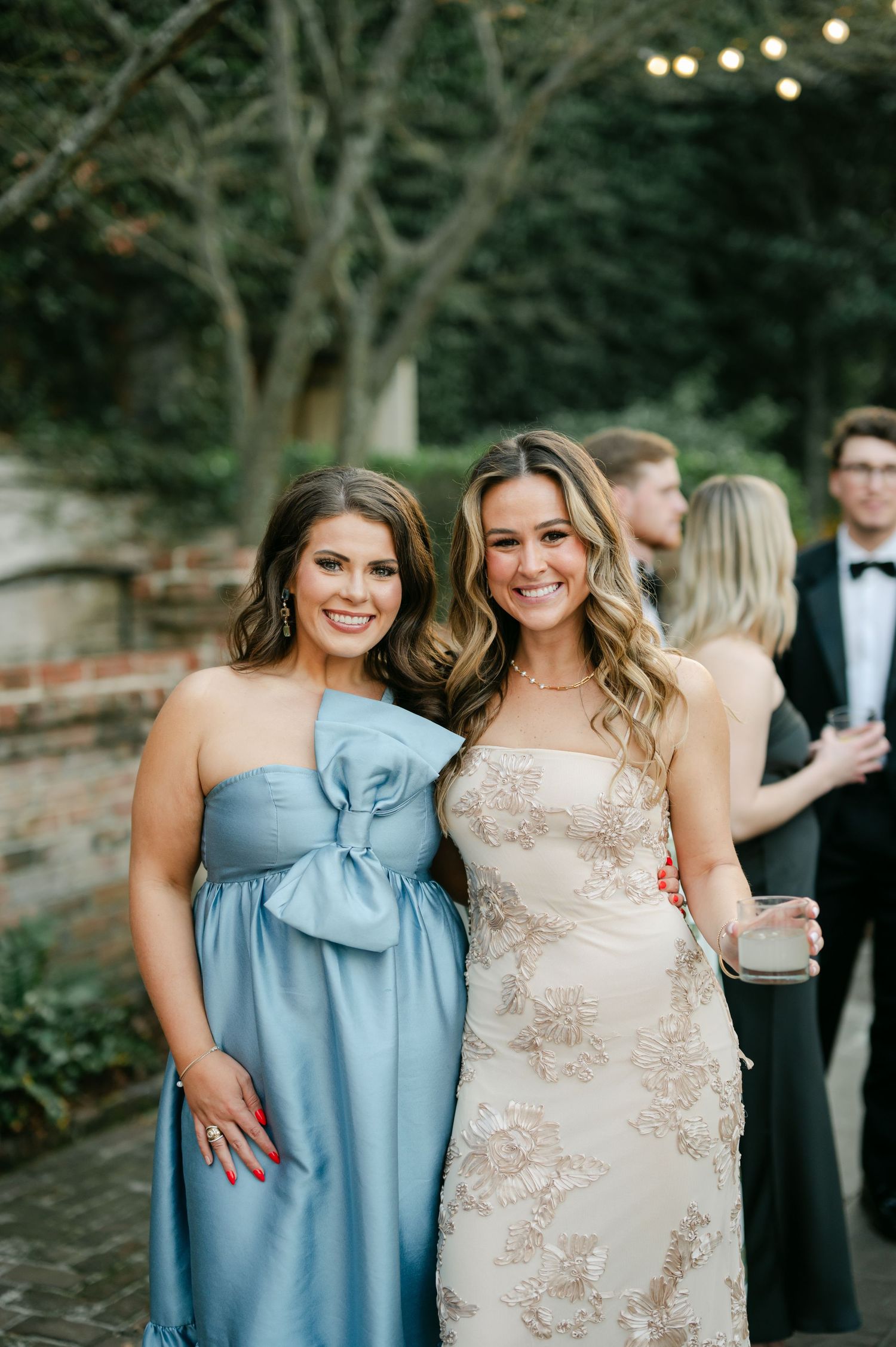 William Aiken House wedding photos from a top Charleston wedding photographer. See more timeless and candid wedding photos William Aiken