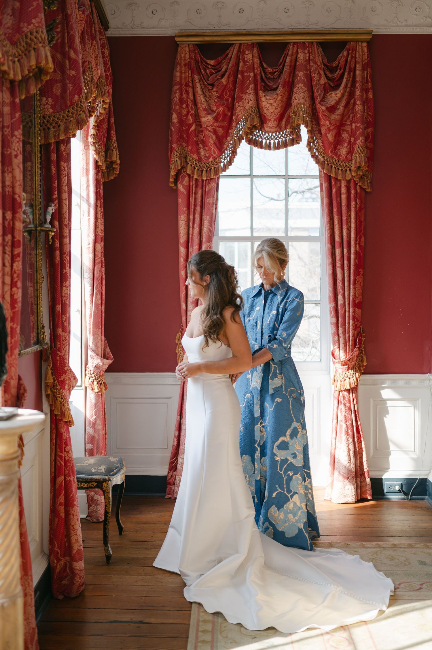 William Aiken House wedding photos from a top Charleston wedding photographer. See more timeless and candid wedding photos William Aiken