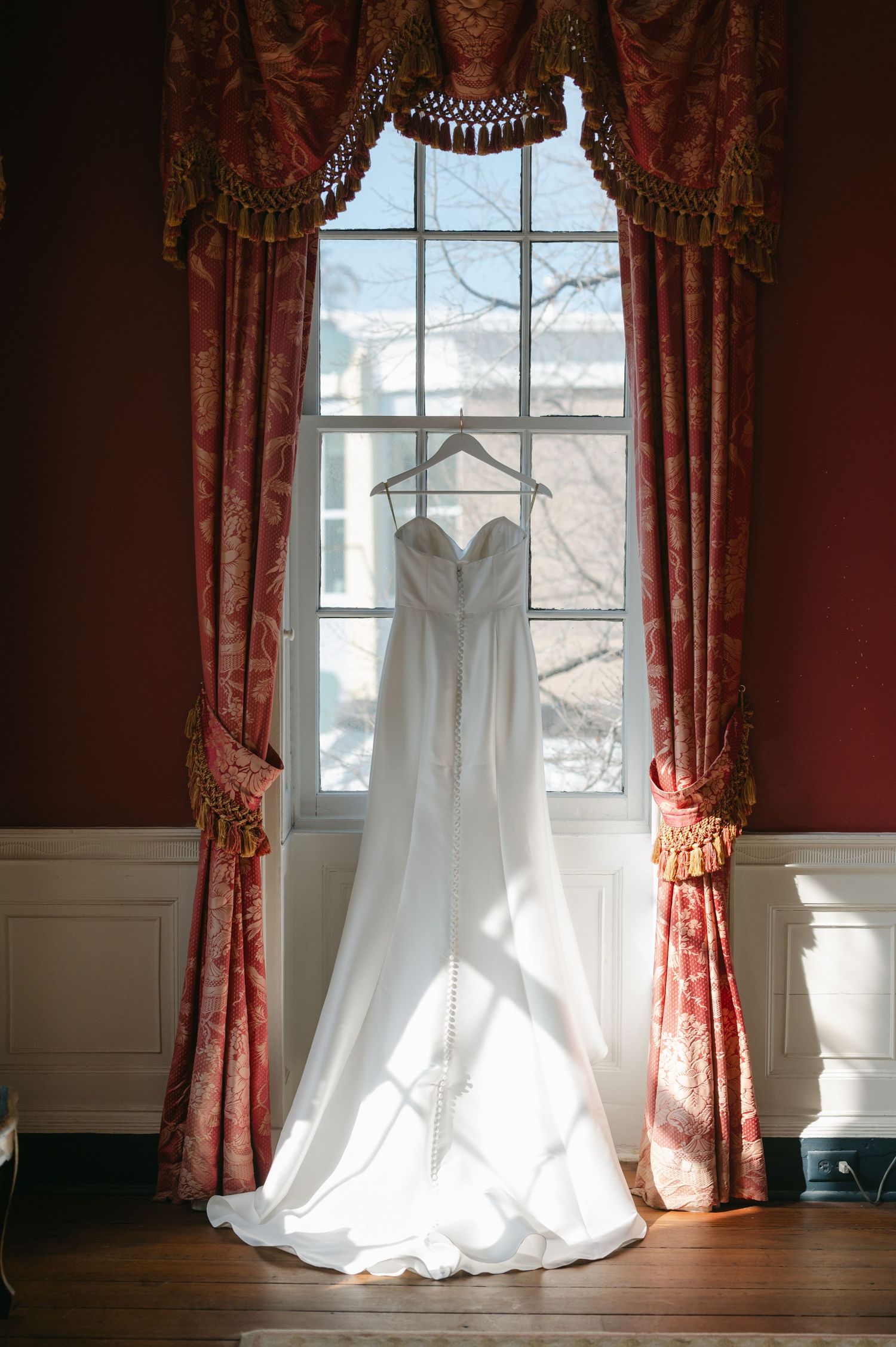 William Aiken House wedding photos from a top Charleston wedding photographer. See more timeless and candid wedding photos William Aiken