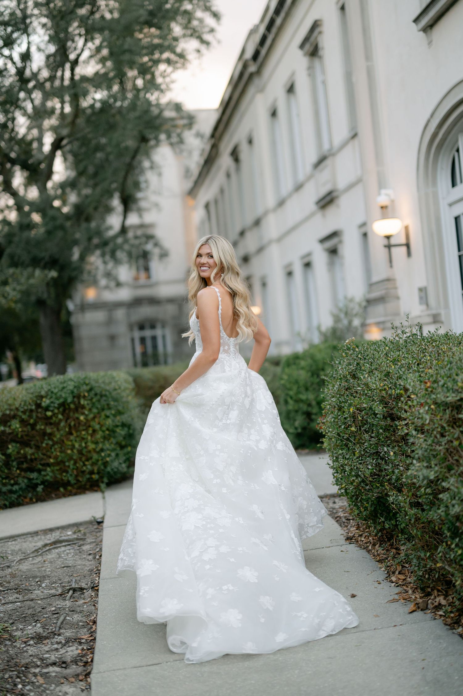 Gadsden House wedding photography captured by candid, timeless Charleston wedding photographer, Allison Hanson Photography