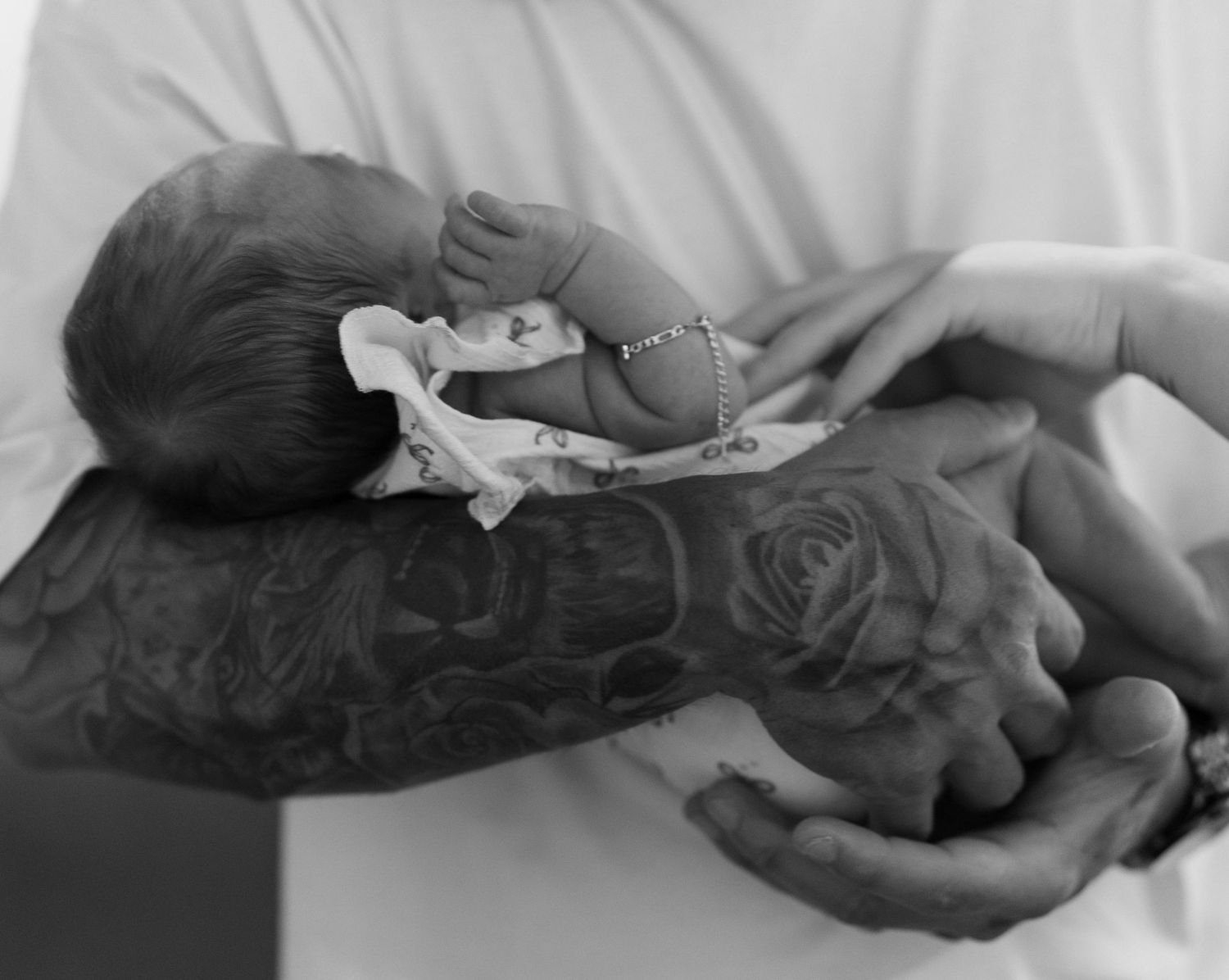Sunshine Coast photography - in home newborn session baby in daddy's arms