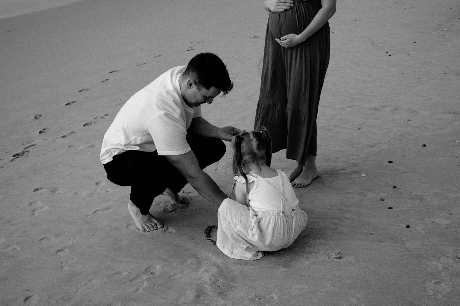 Sunshine Coast Photography - maternity and family outdoor beach sessions