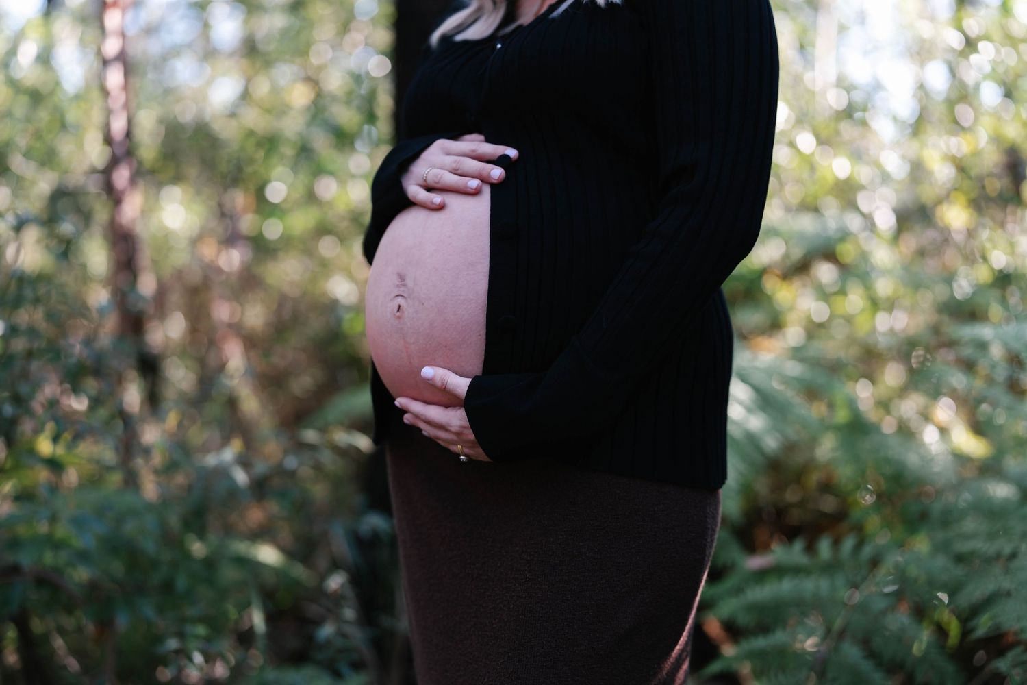 Sunshine Coast photography - outdoor maternity photography session - mum and baby bump