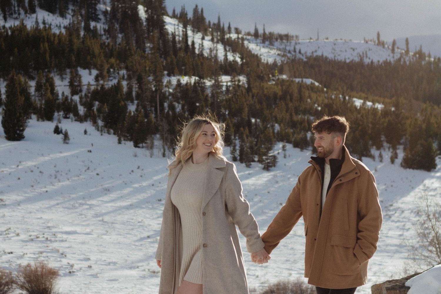 Engagement session in Breckenridge, Colorado. Mountains background engagement session, Colorado.  Photoshoot Winter in Colorado.