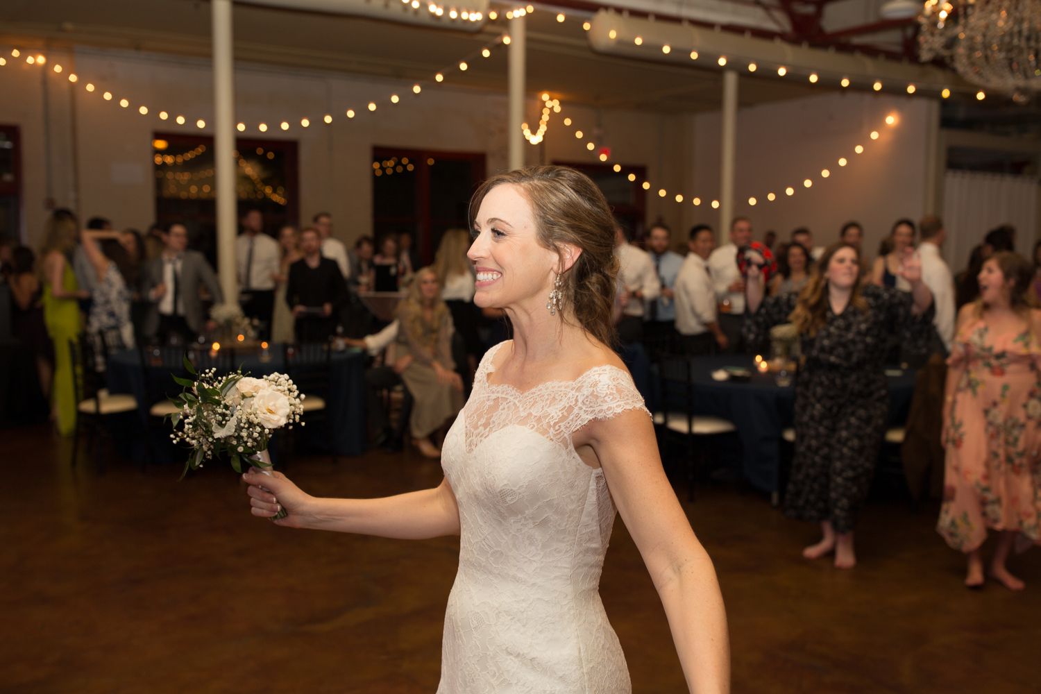 bouquet toss